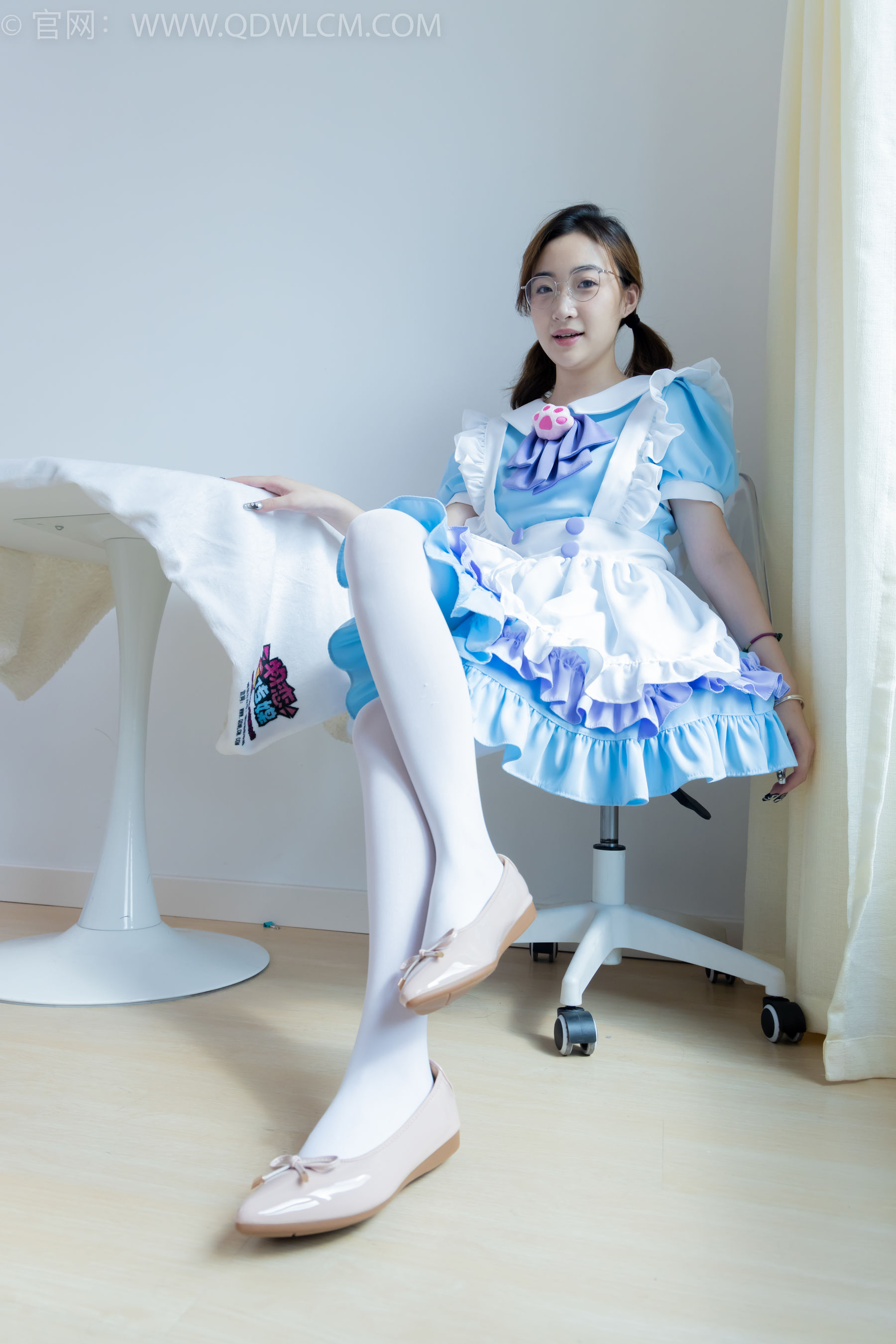 物恋传媒 No.2359 恬恬 - 女仆装、平底鞋、厚白丝、老头乐挠脚剧情/(155P)