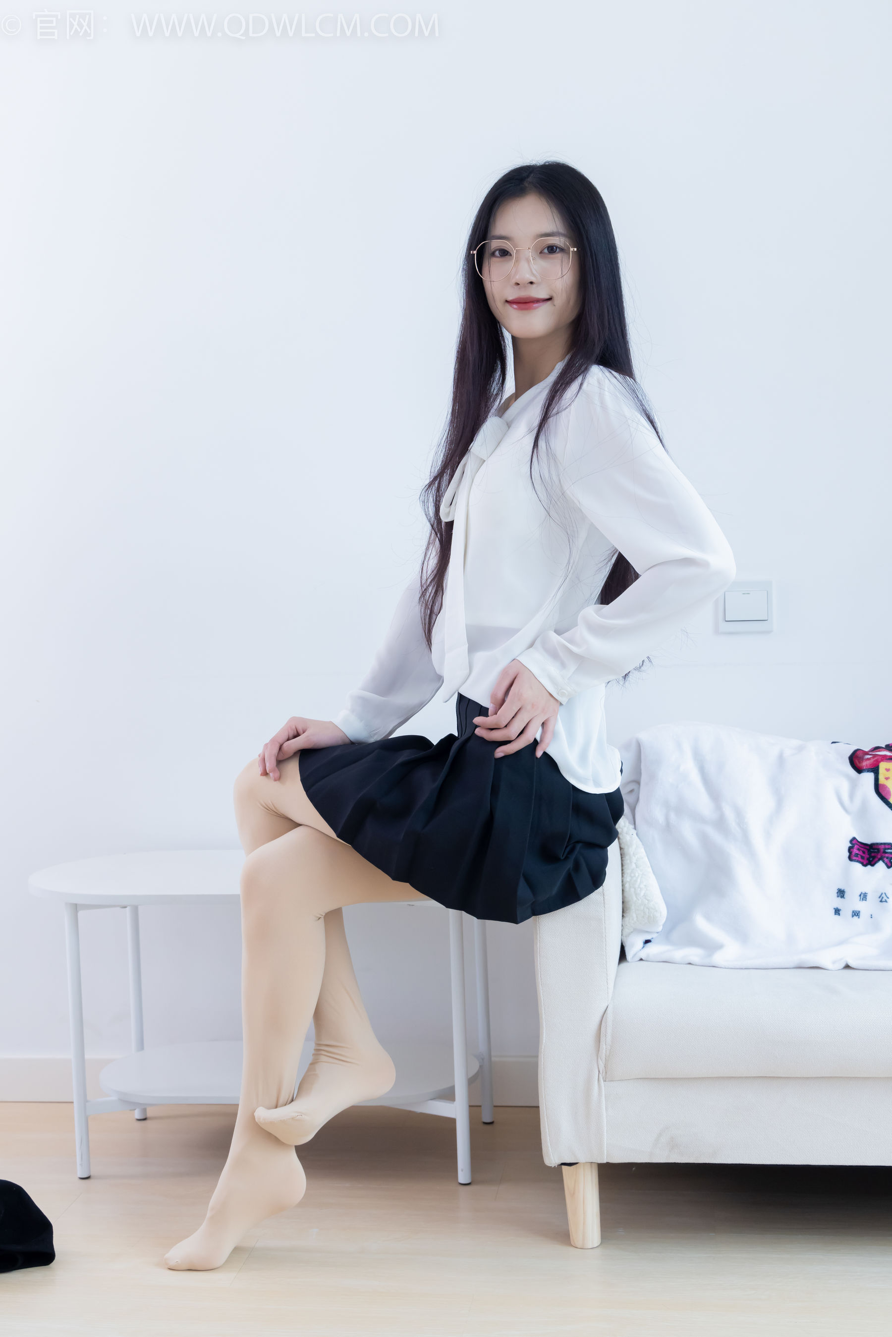 物恋传媒 No.2349 茯苓 - 高跟长靴、高跟凉鞋、厚肉丝、薄黑丝/(175P)