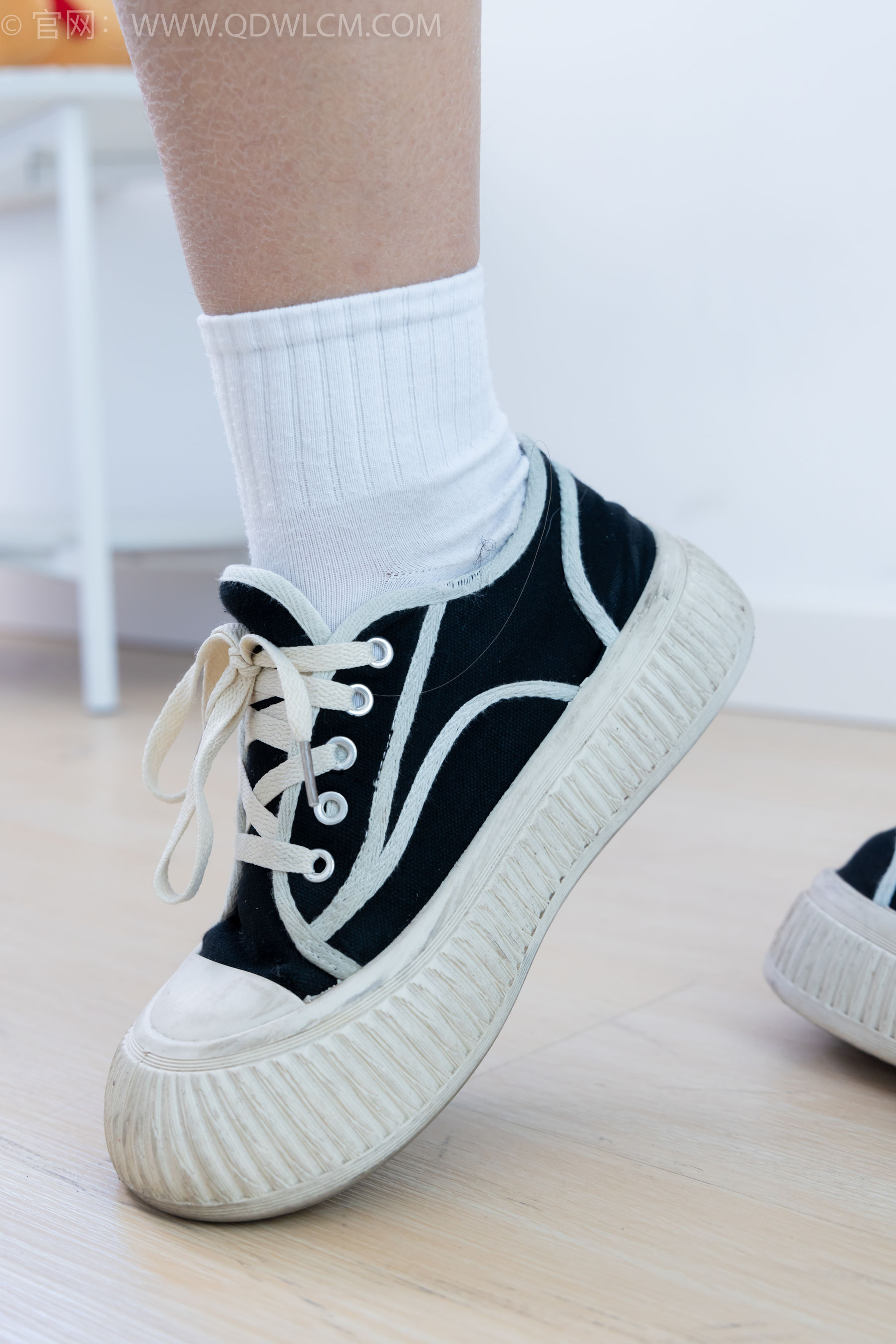 物恋传媒 No.2361 灰灰 - 校服、帆布鞋、白棉袜、裸足/(155P)