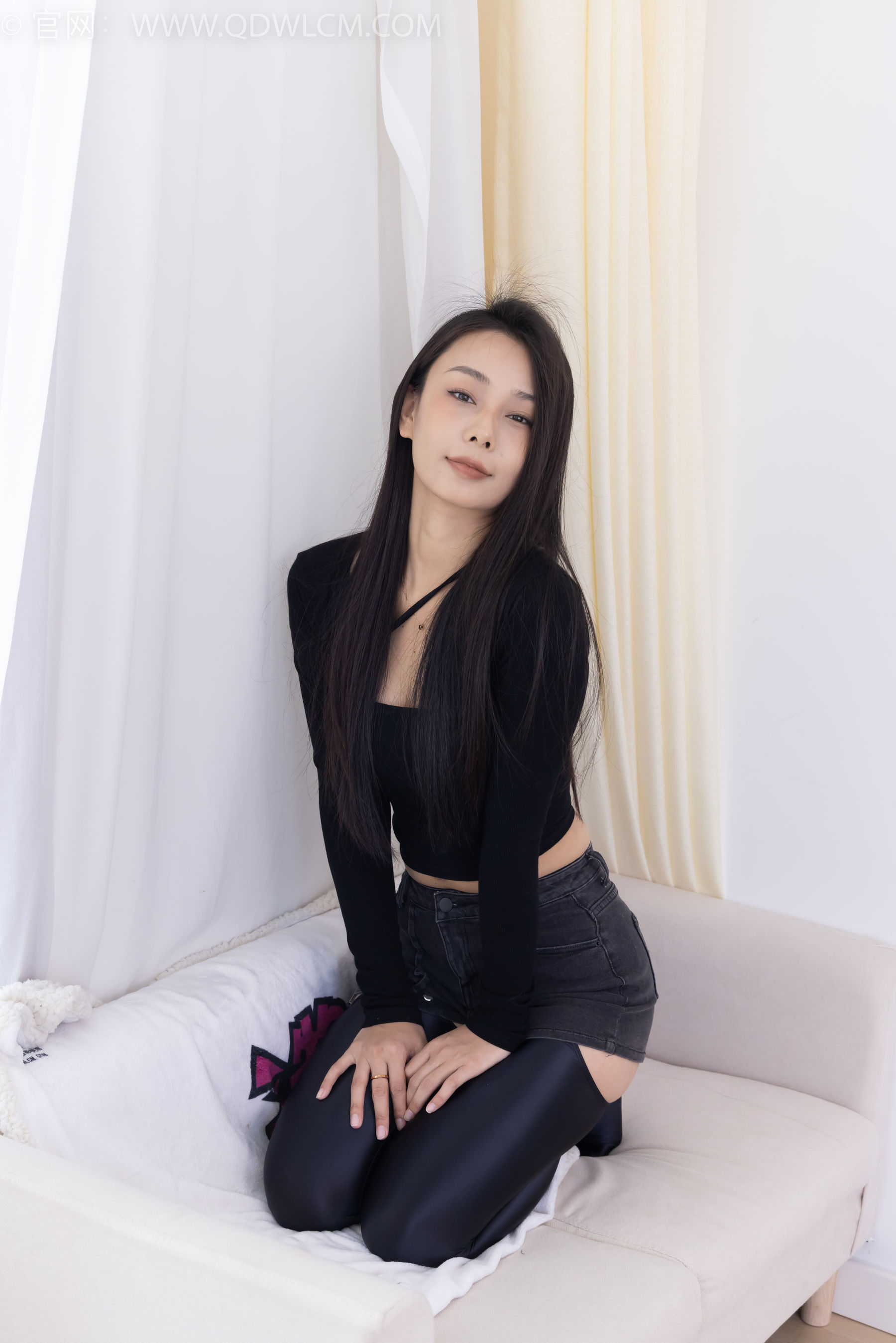 物恋传媒 No.2351 岚岚 - 高跟鞋、油亮厚黑丝吊带袜、昏睡剧情/(157P)