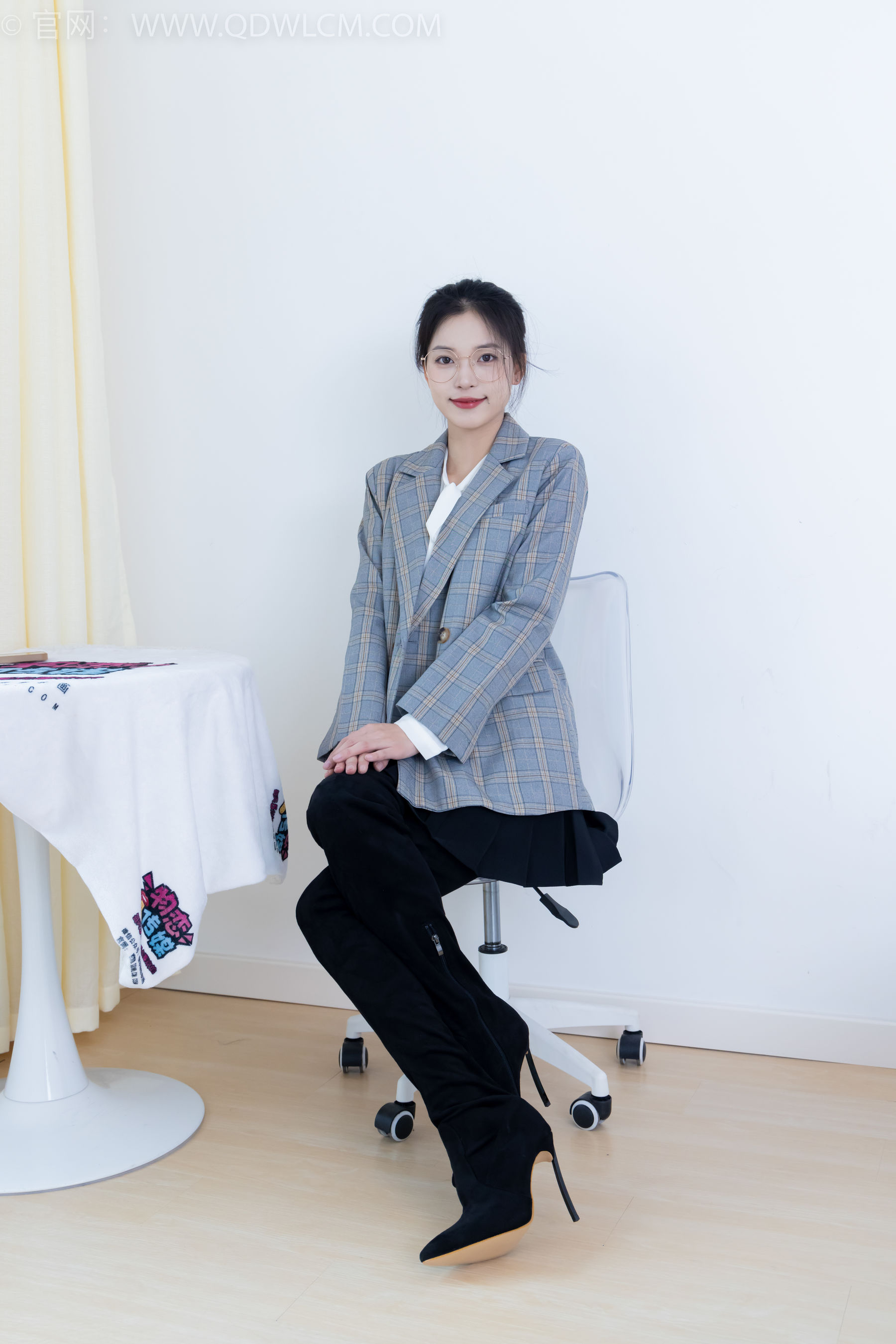 物恋传媒 No.2349 茯苓 - 高跟长靴、高跟凉鞋、厚肉丝、薄黑丝/(175P)