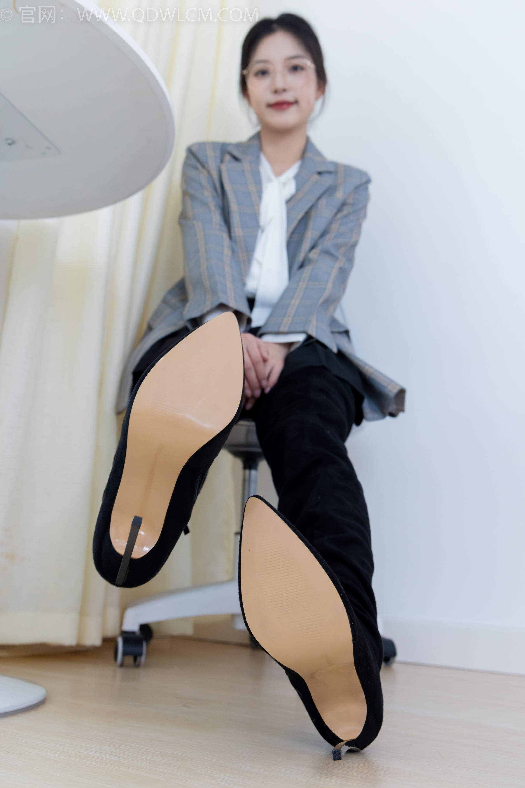 物恋传媒 No.2349 茯苓 - 高跟长靴、高跟凉鞋、厚肉丝、薄黑丝/(175P)