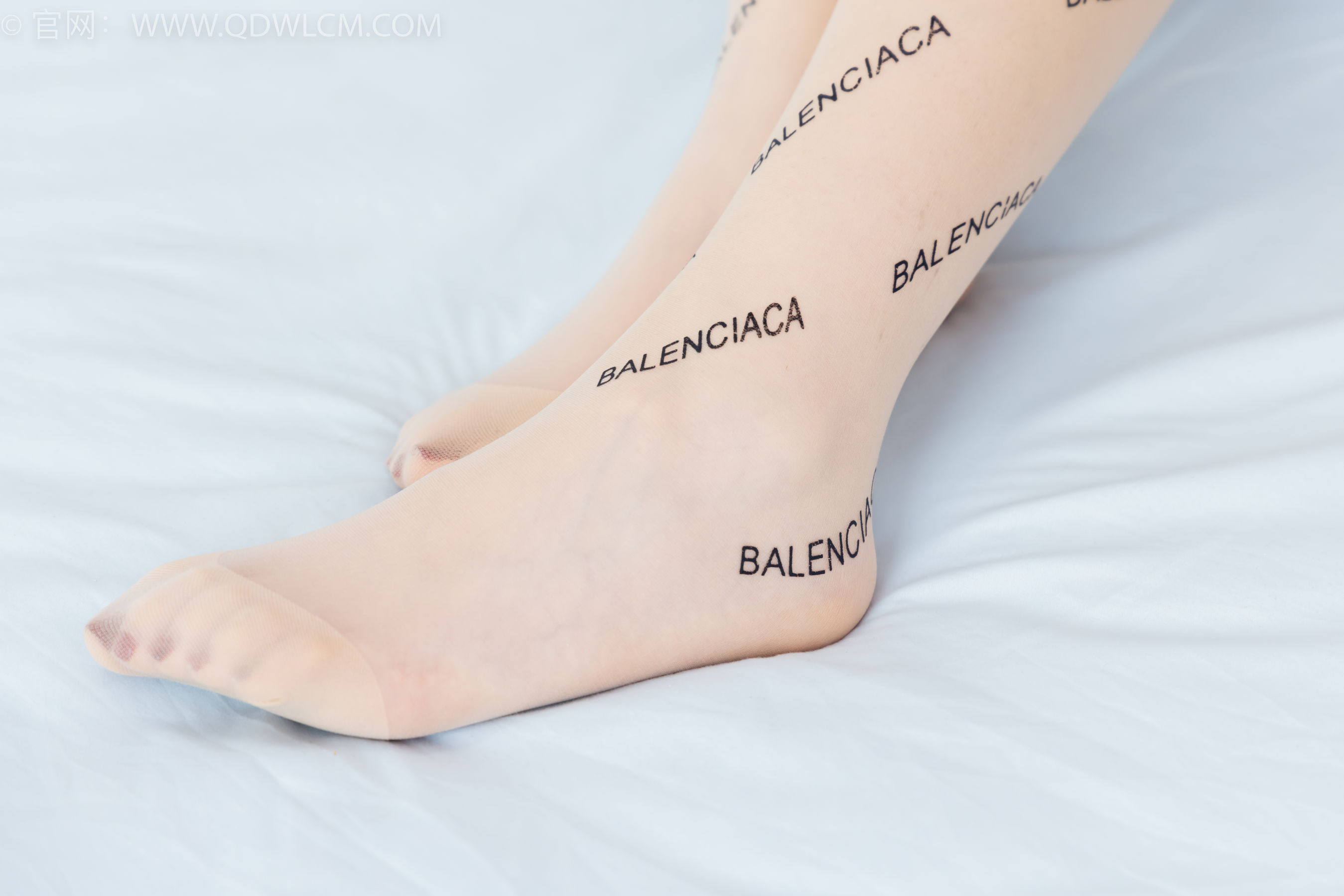 物恋传媒 No.2372 嘟嘟 - 高跟鞋、手套、薄黑丝脚尖加固款、薄肉丝脚尖加固款/(170P)