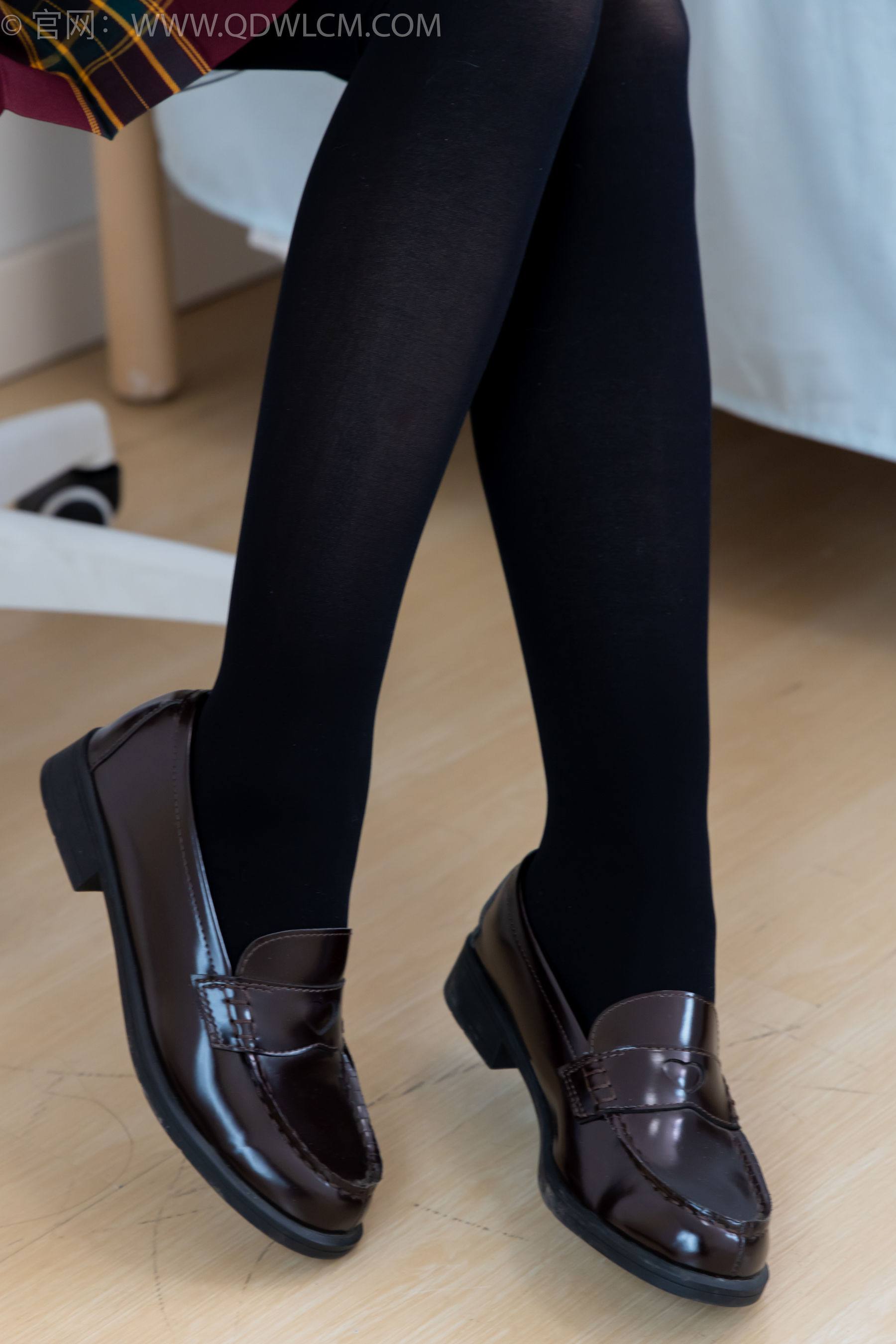 物恋传媒 No.2367 嘟嘟 - 皮鞋、厚黑丝、jk制服/(165P)