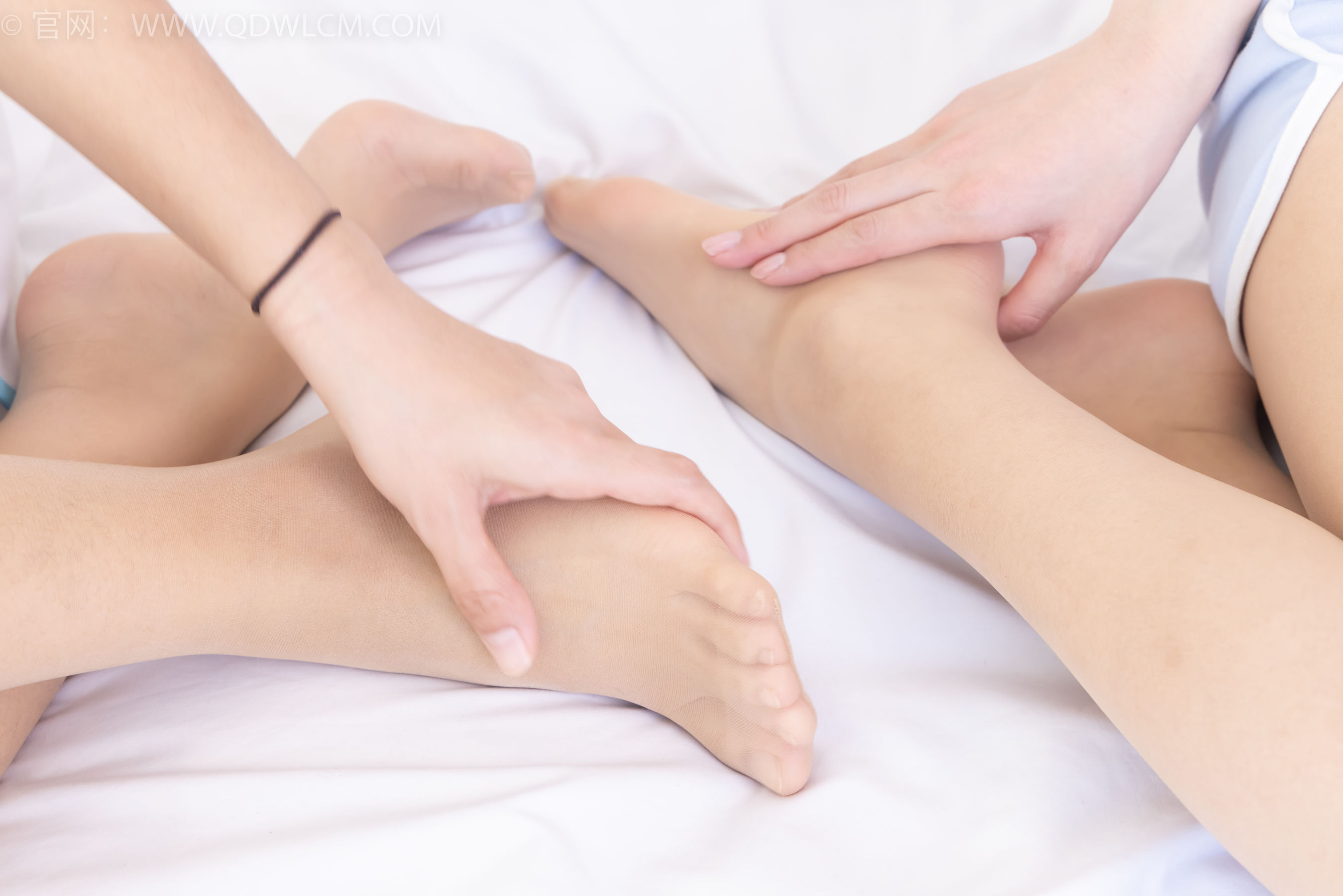 物恋传媒 No.2362 岚岚&茯苓 - 帆布鞋、皮鞋、互相挠脚心剧情/(180P)