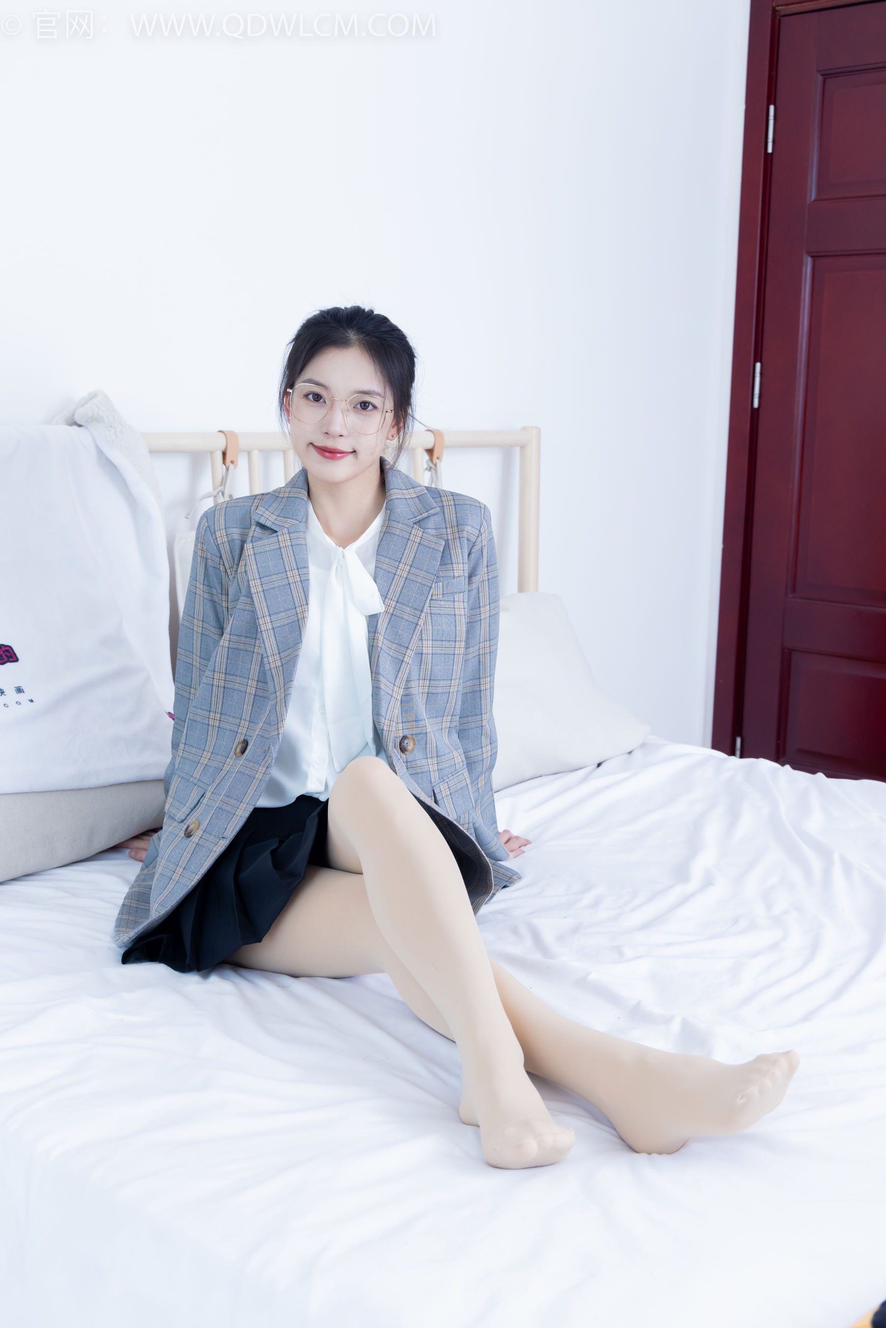 物恋传媒 No.2349 茯苓 - 高跟长靴、高跟凉鞋、厚肉丝、薄黑丝/(175P)