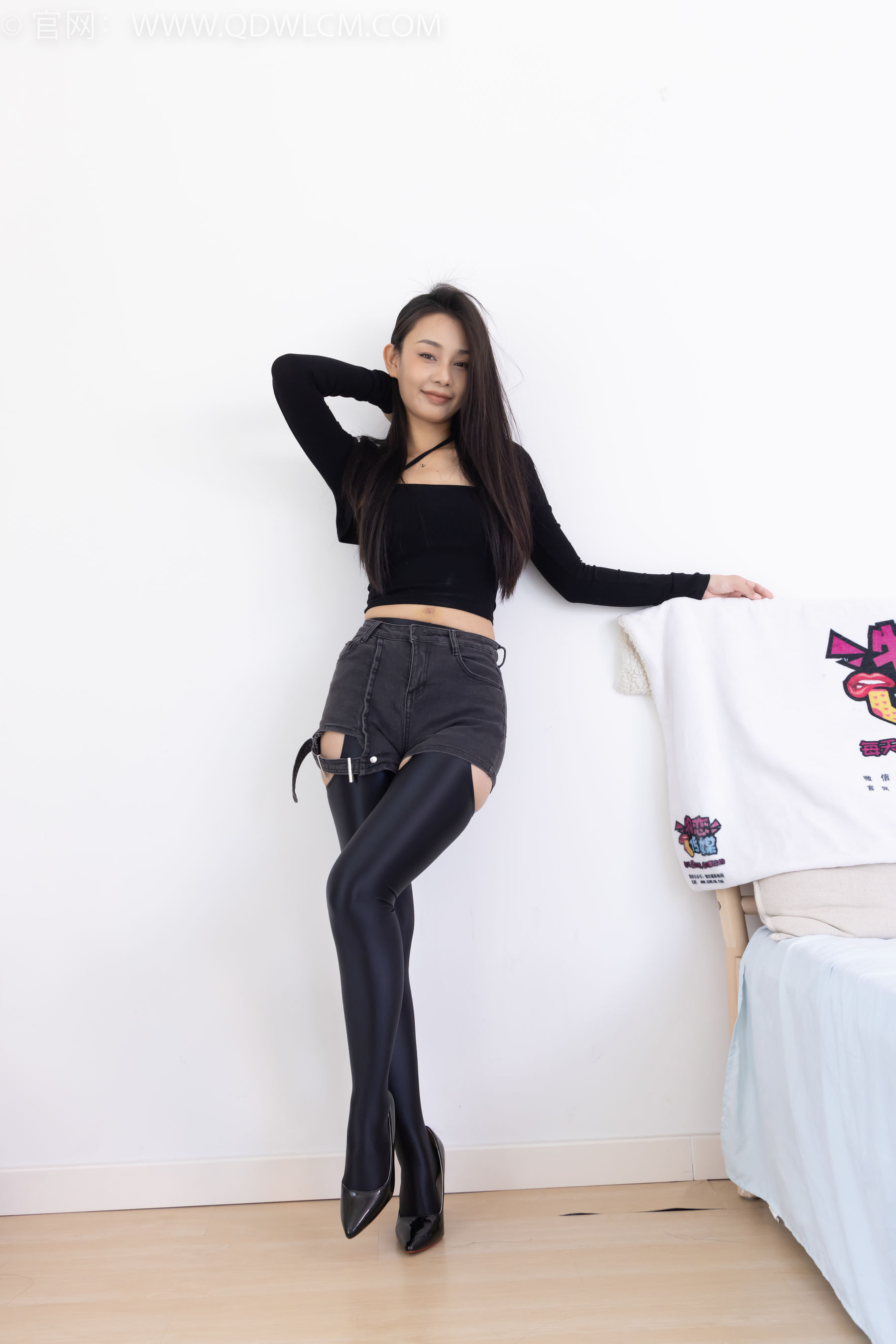 物恋传媒 No.2351 岚岚 - 高跟鞋、油亮厚黑丝吊带袜、昏睡剧情/(157P)