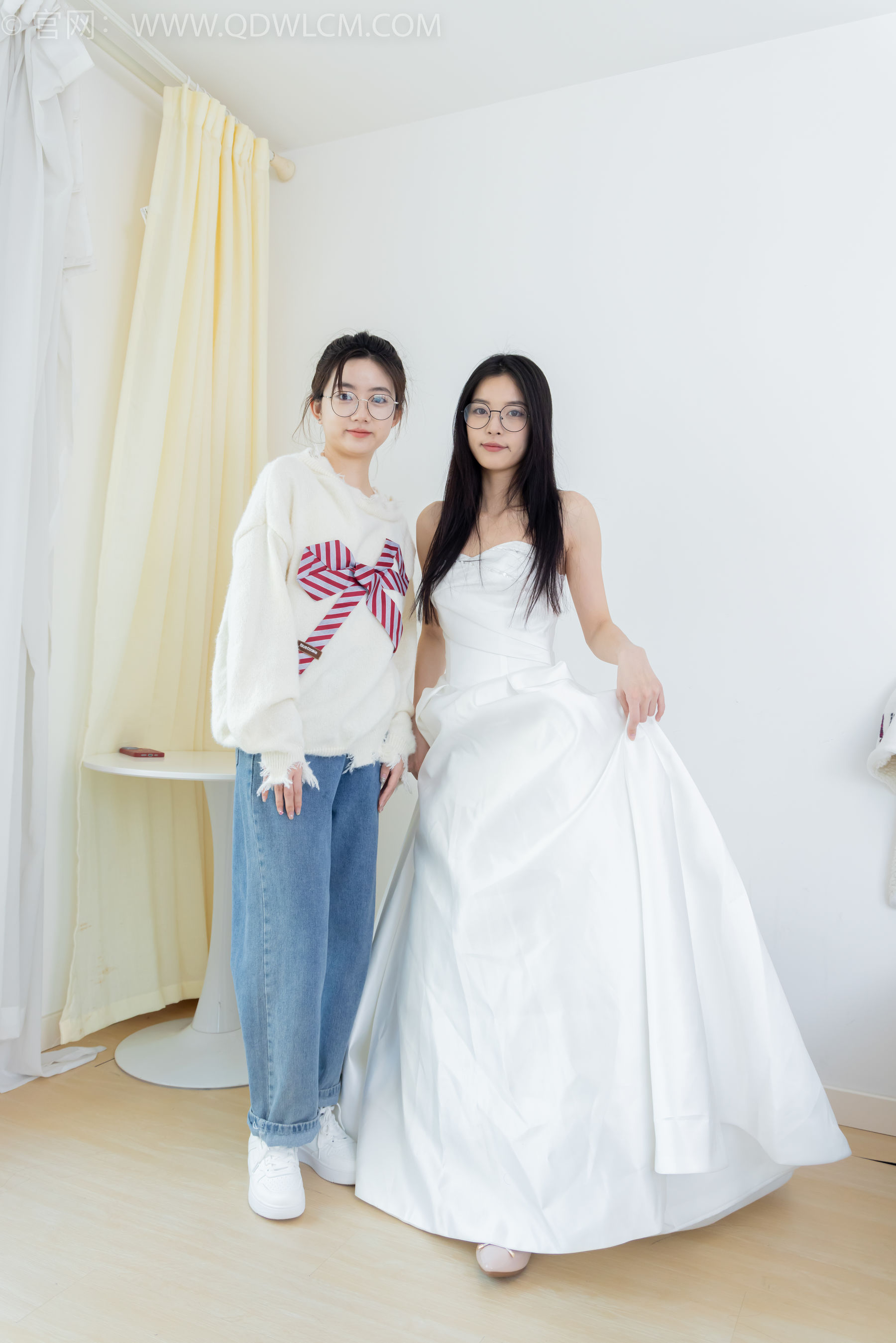 物恋传媒 No.2370 茯苓&欢欢 - 平底鞋、板鞋、厚肉丝、灰色棉袜、薄肉丝/(150P)