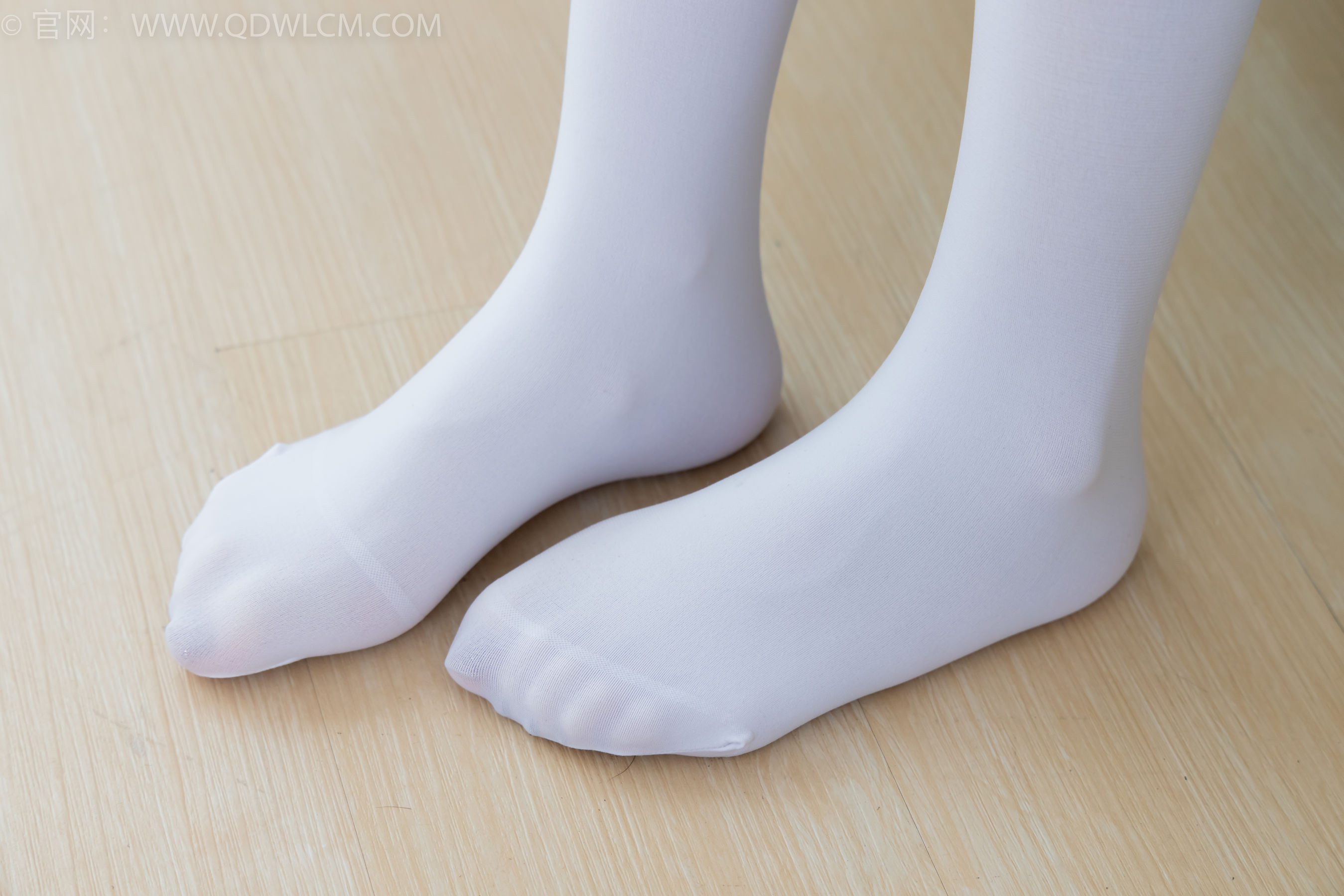 物恋传媒 No.2359 恬恬 - 女仆装、平底鞋、厚白丝、老头乐挠脚剧情/(155P)