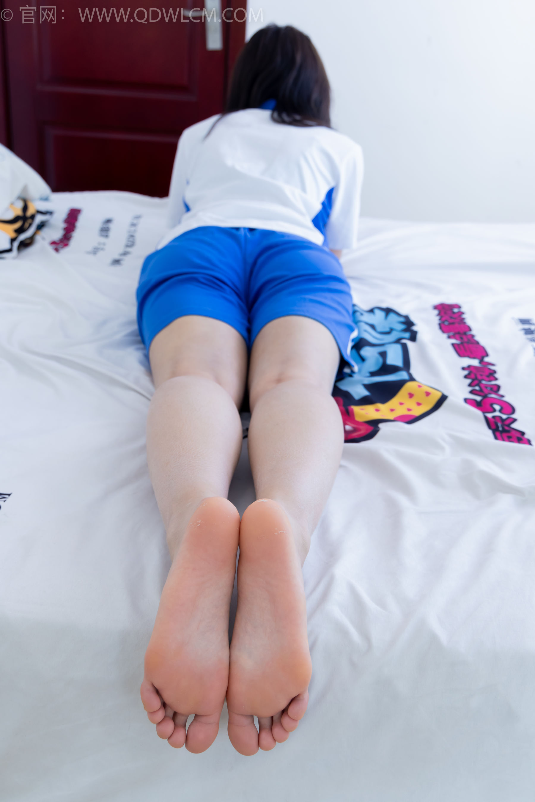 物恋传媒 No.2361 灰灰 - 校服、帆布鞋、白棉袜、裸足/(155P)