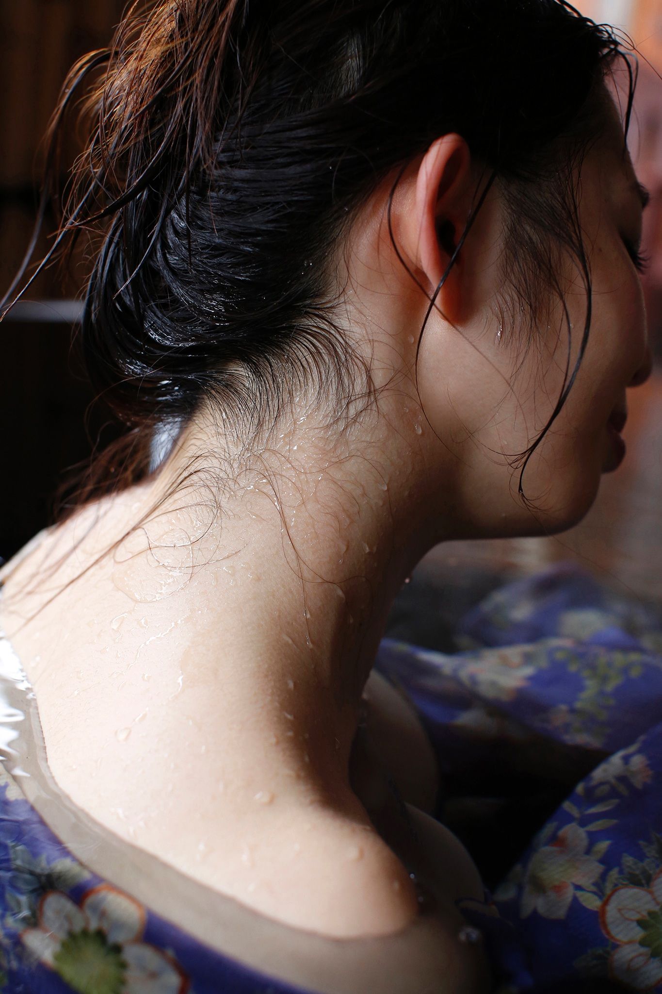 塩地美澄 - 日本一SEXYな美女アナと温泉旅/(88P)