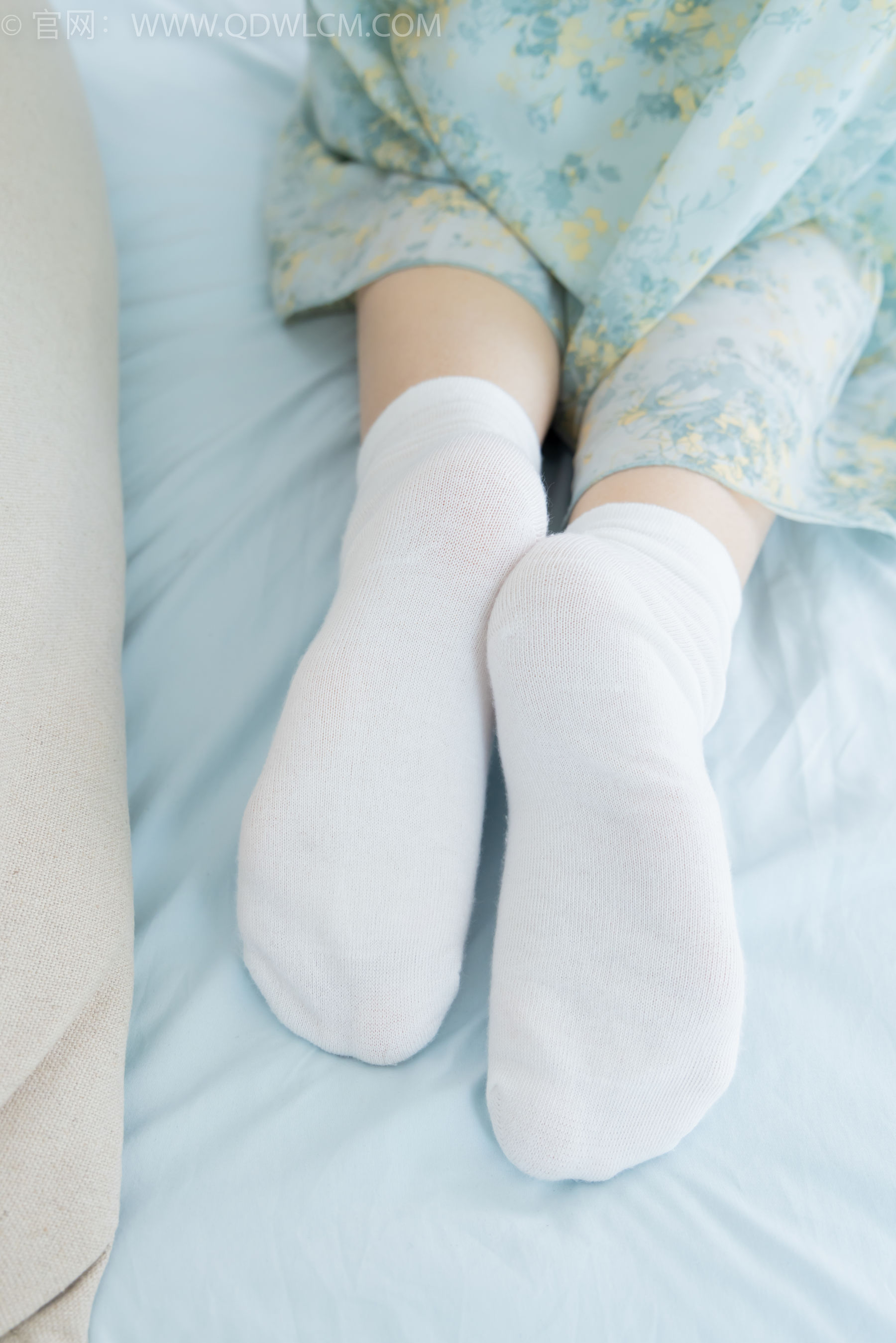 物恋传媒 No.2350 小椿 - 高跟鞋、白棉袜、裸足/(150P)