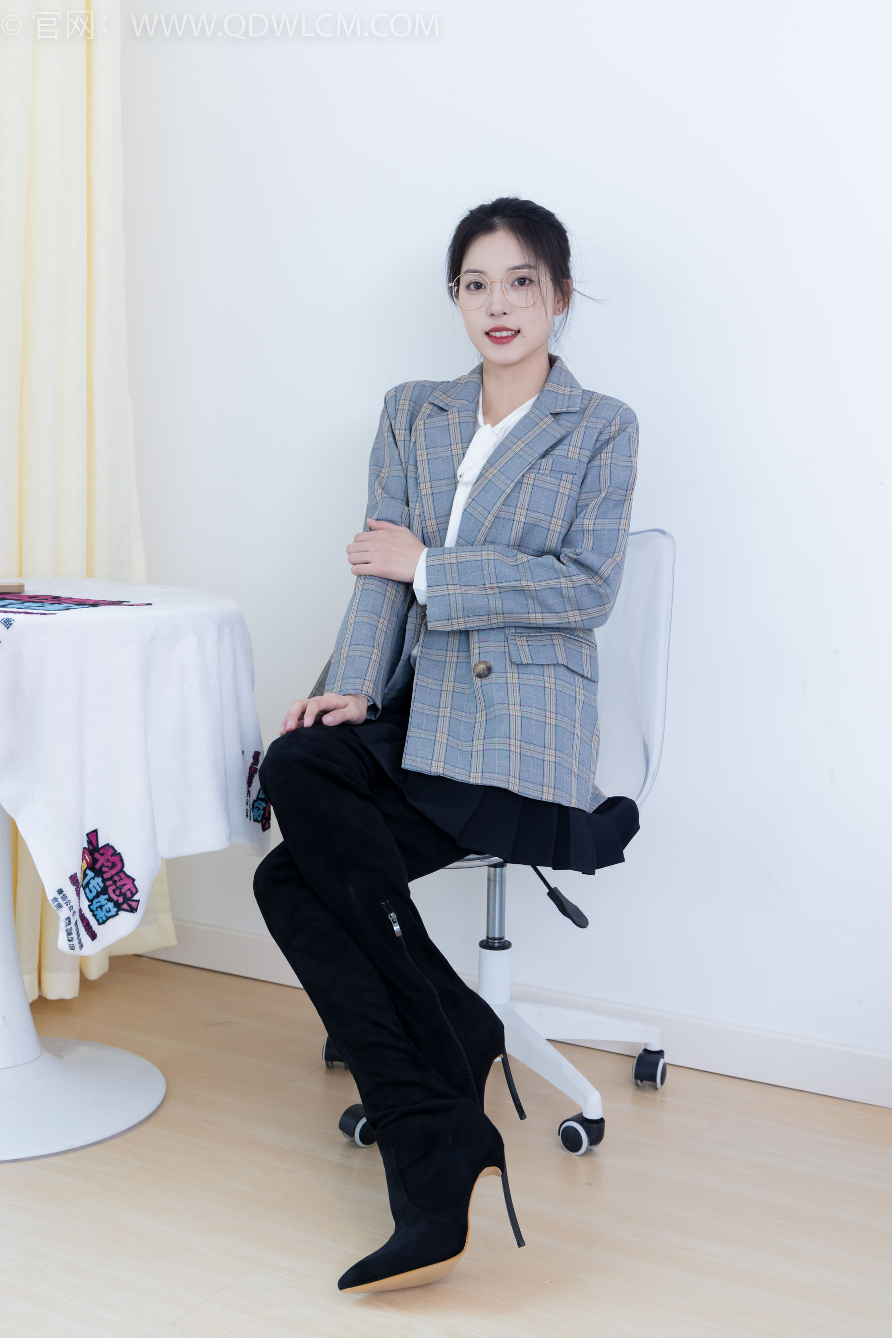 物恋传媒 No.2349 茯苓 - 高跟长靴、高跟凉鞋、厚肉丝、薄黑丝/(175P)