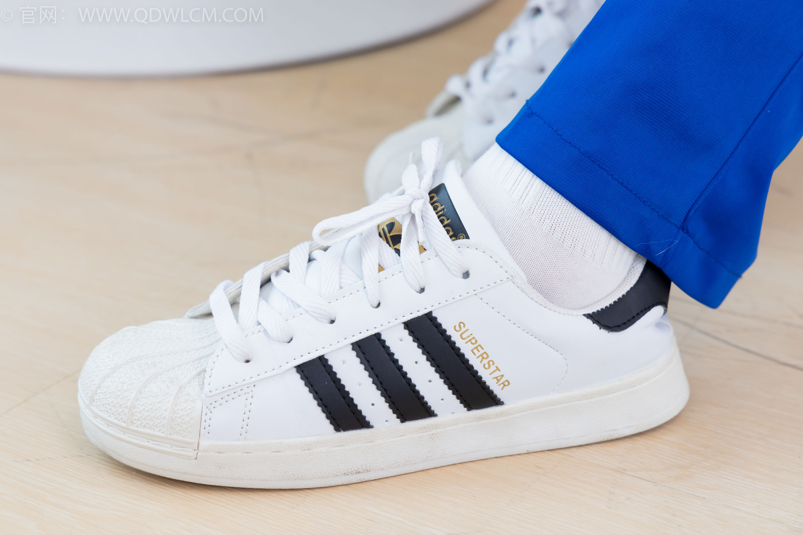 物恋传媒 No.2368 芋头 - 板鞋、白棉袜、裸足/(150P)