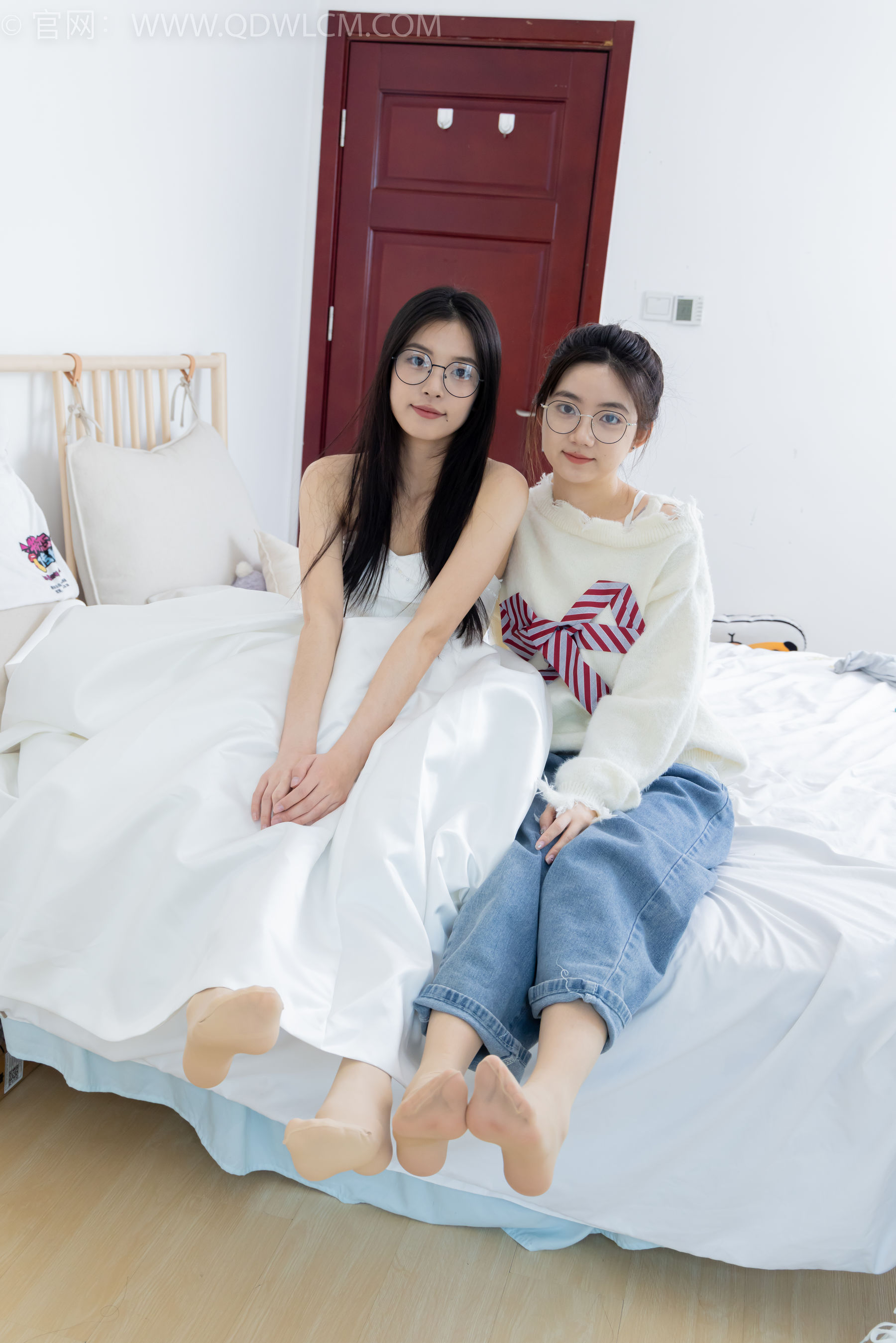 物恋传媒 No.2370 茯苓&欢欢 - 平底鞋、板鞋、厚肉丝、灰色棉袜、薄肉丝/(150P)