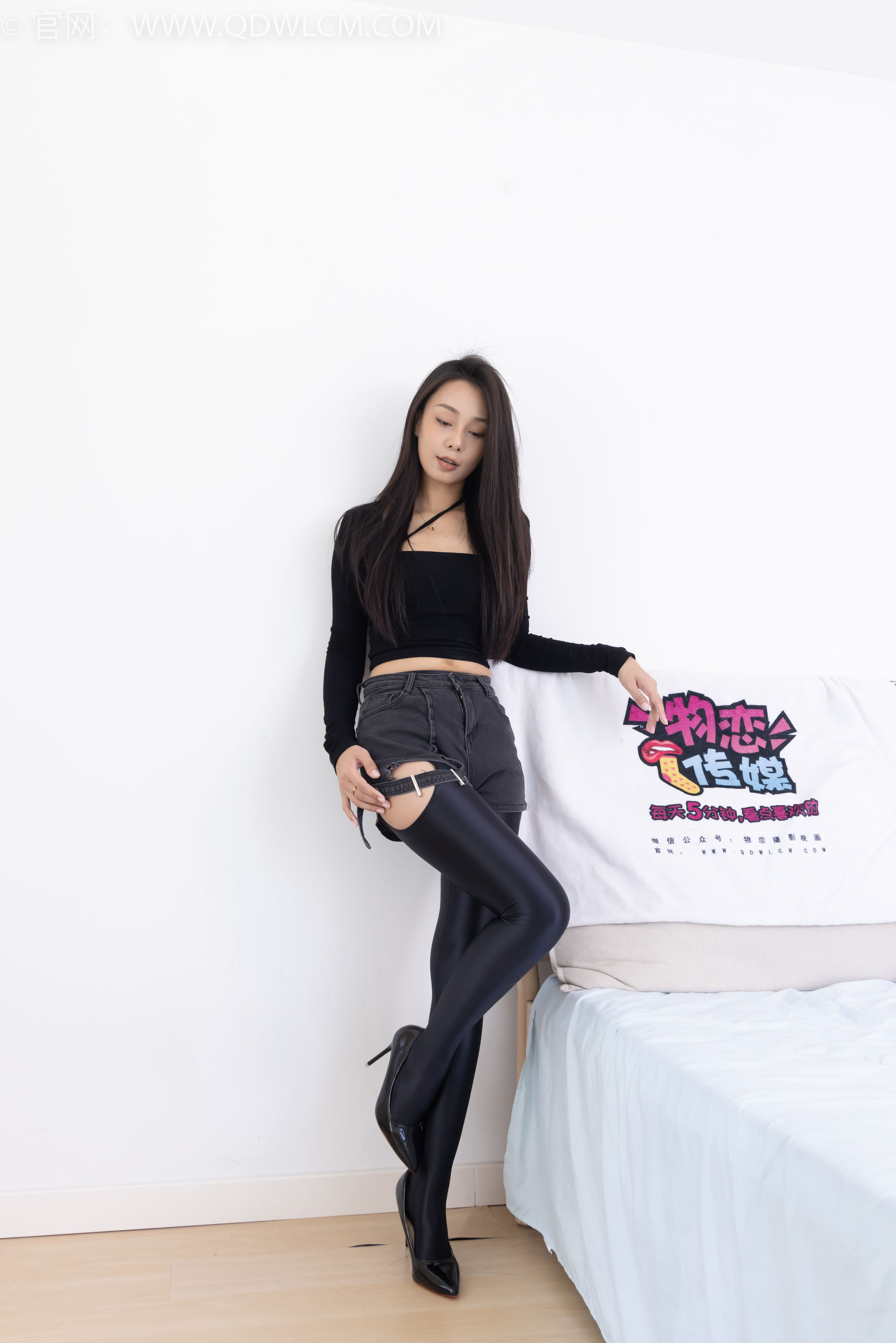 物恋传媒 No.2351 岚岚 - 高跟鞋、油亮厚黑丝吊带袜、昏睡剧情/(157P)