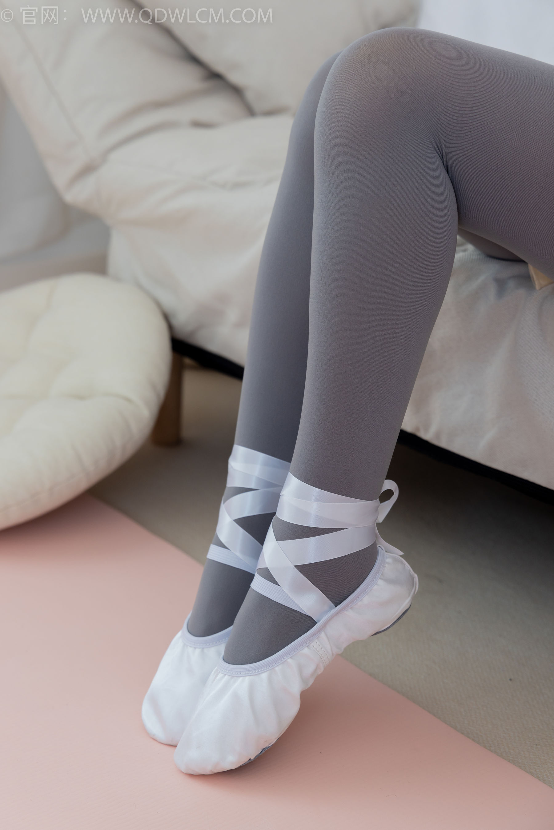 物恋传媒 No.2358 闪闪 - 舞蹈服、舞蹈鞋、白棉袜、厚白丝、厚灰丝、薄肉丝/(150P)