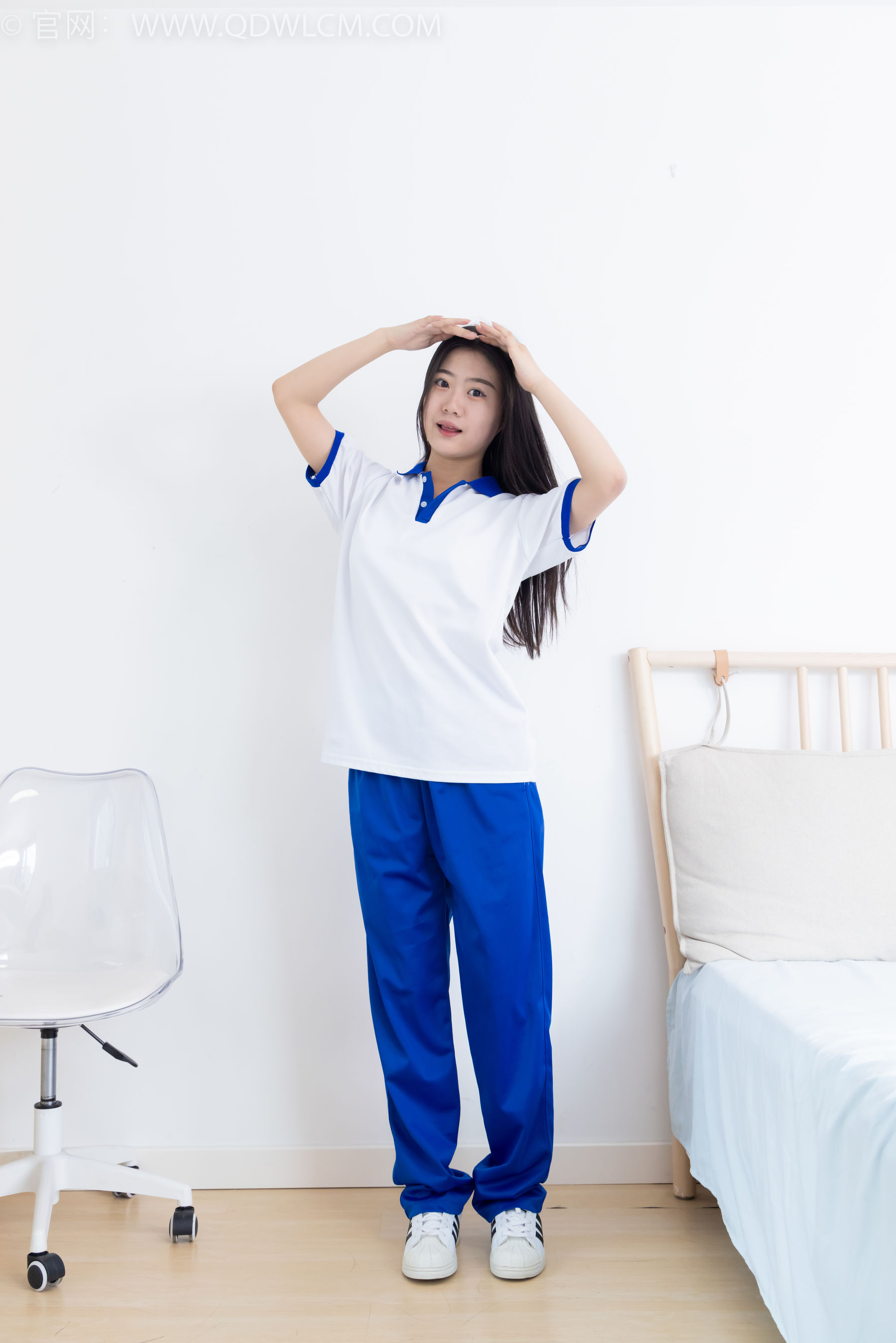 物恋传媒 No.2368 芋头 - 板鞋、白棉袜、裸足/(150P)