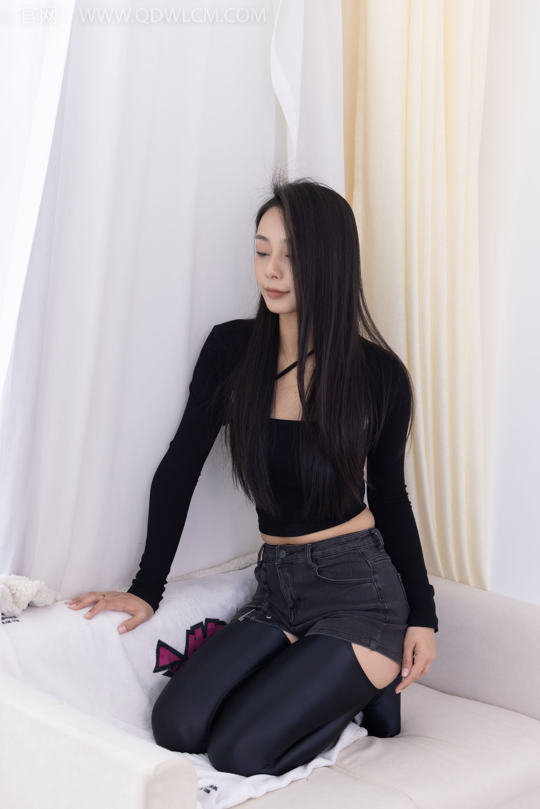 物恋传媒 No.2351 岚岚 - 高跟鞋、油亮厚黑丝吊带袜、昏睡剧情/(157P)