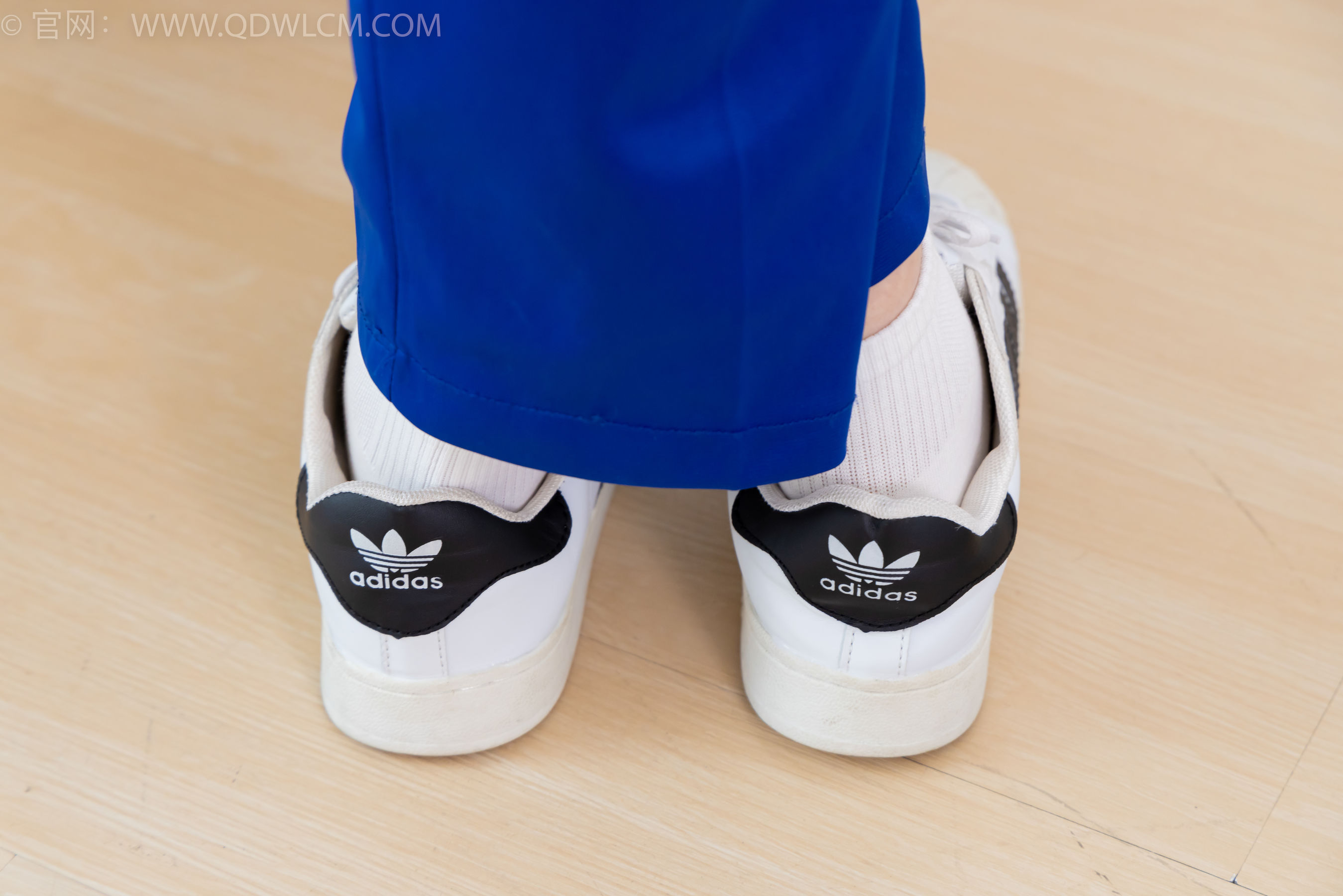 物恋传媒 No.2364 小悦 - 校服、板鞋、白棉袜、裸足/(150P)