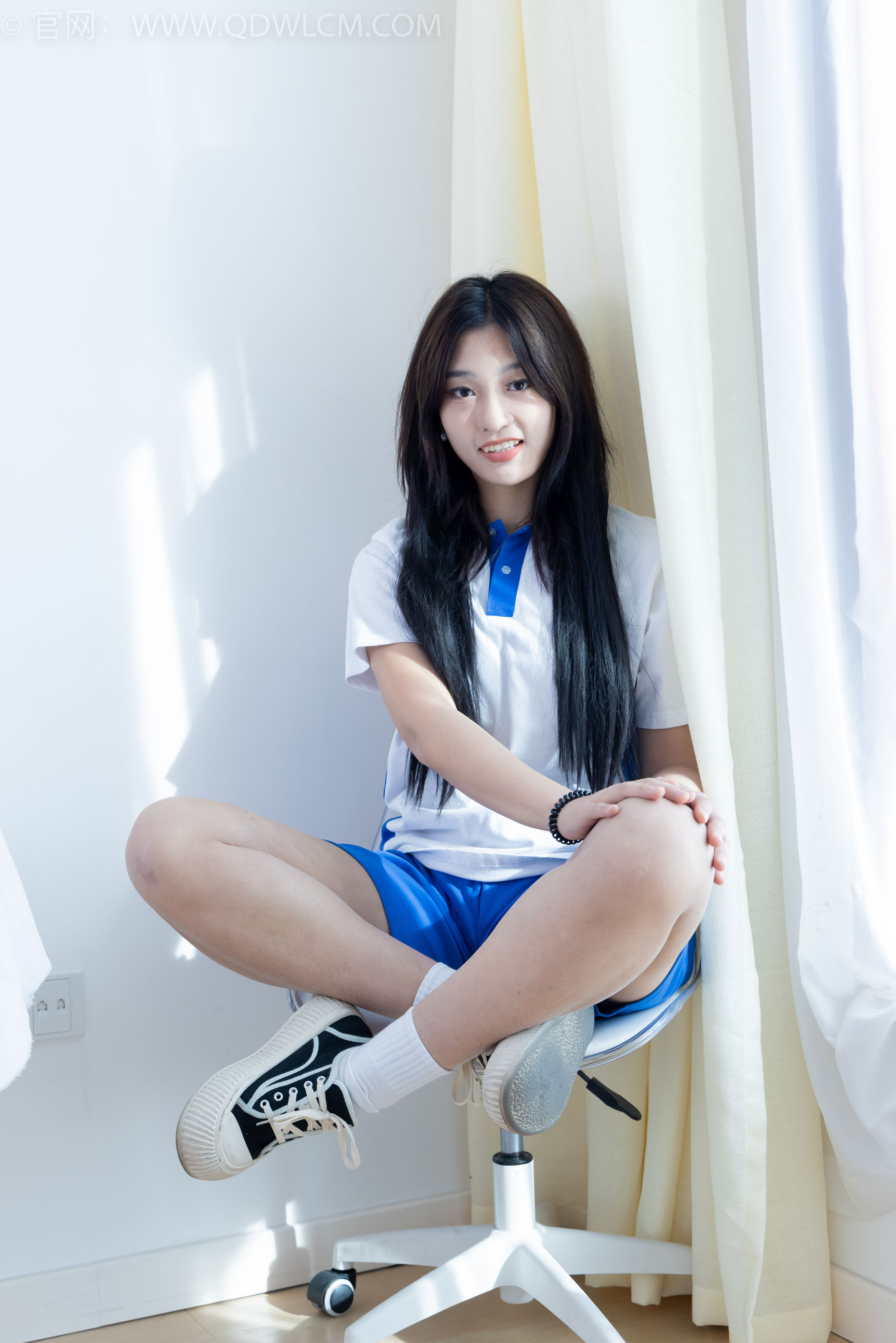 物恋传媒 No.2361 灰灰 - 校服、帆布鞋、白棉袜、裸足/(155P)