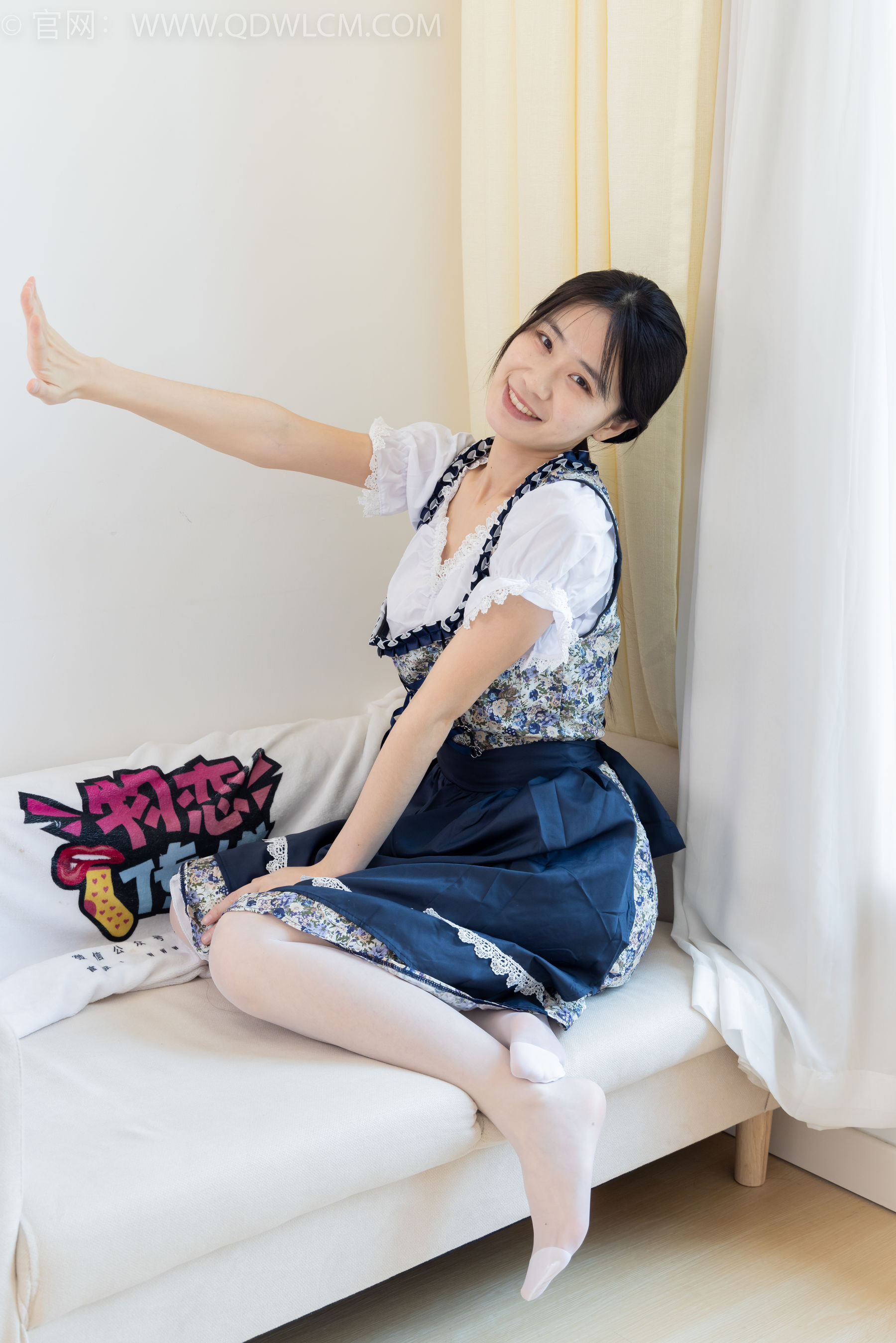 物恋传媒 No.2365 菜菜 - 高跟鞋、薄白丝、裸足/(260P)