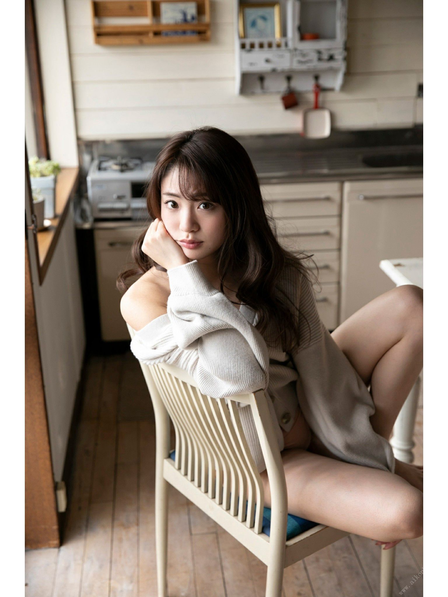 志田友美 - アイドルの魂は美脚に宿/(64P)