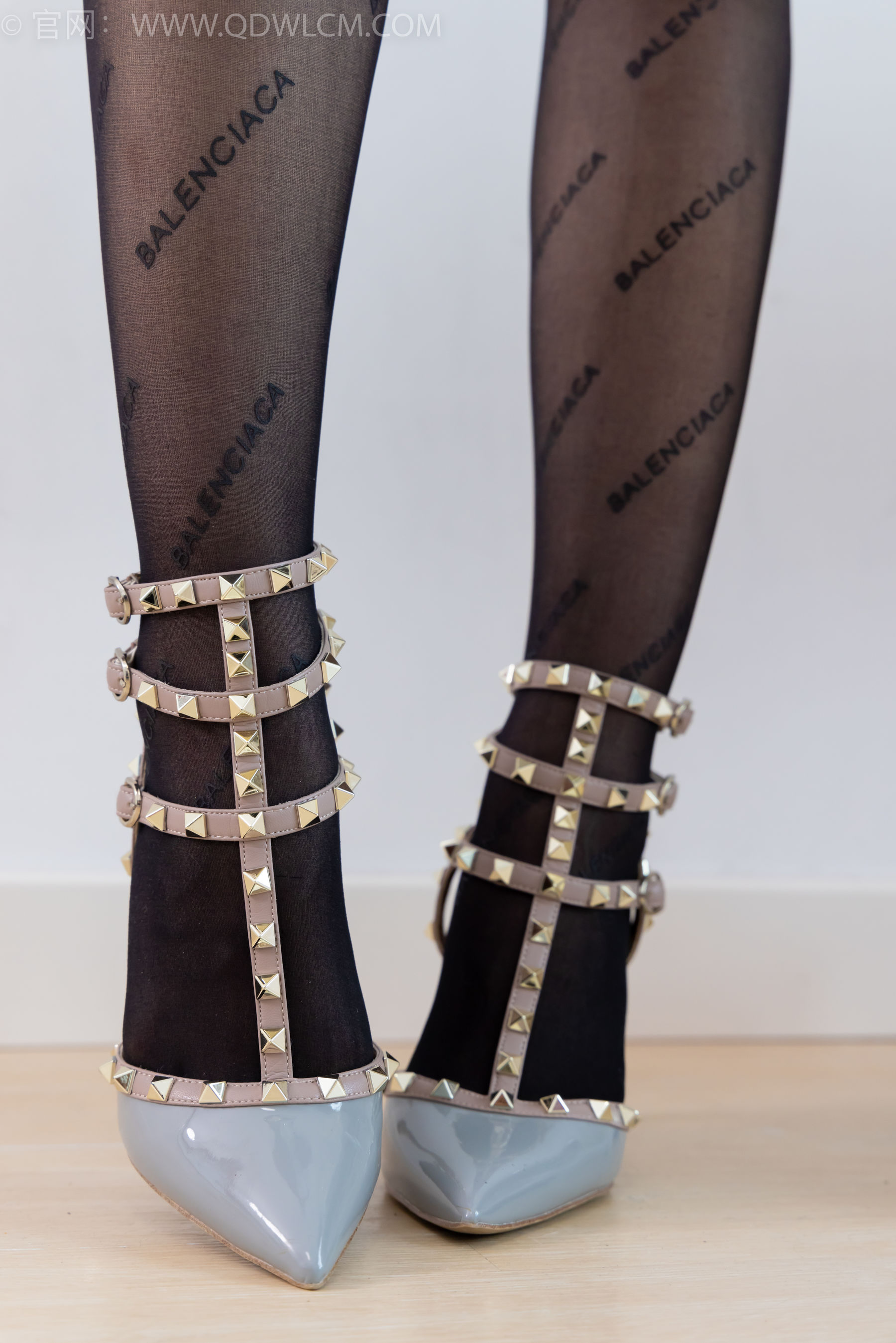 物恋传媒 No.2372 嘟嘟 - 高跟鞋、手套、薄黑丝脚尖加固款、薄肉丝脚尖加固款/(170P)