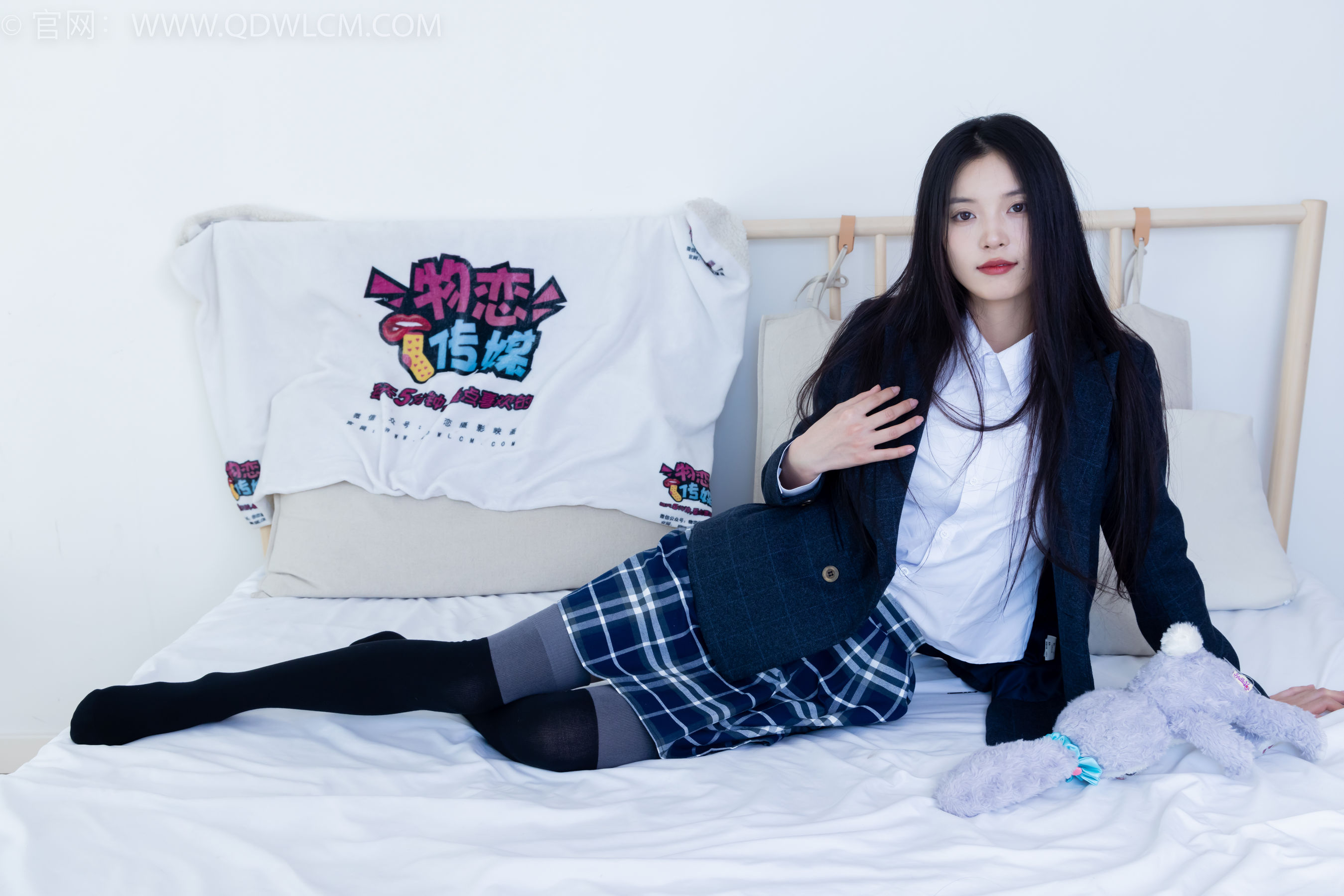 物恋传媒 No.2371 茯苓 - JK制服、皮鞋、拼接过膝袜/(155P)