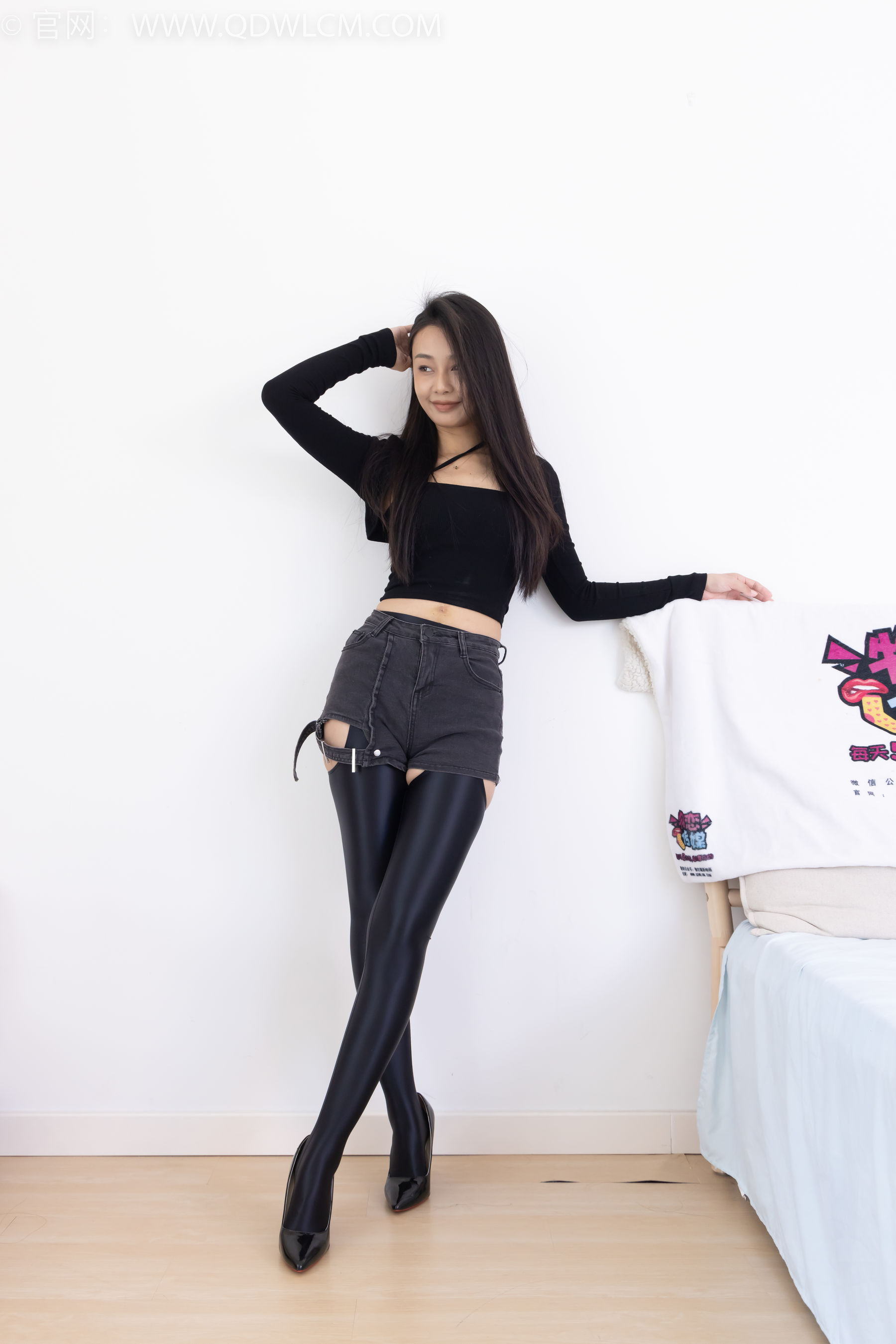 物恋传媒 No.2351 岚岚 - 高跟鞋、油亮厚黑丝吊带袜、昏睡剧情/(157P)