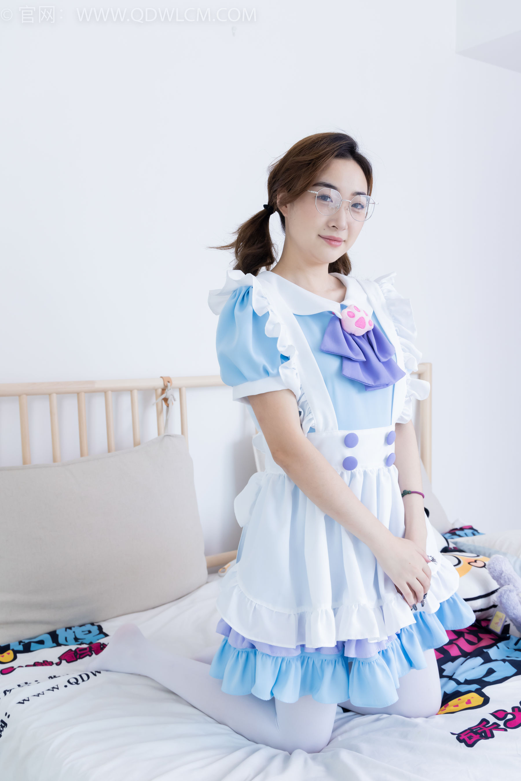 物恋传媒 No.2359 恬恬 - 女仆装、平底鞋、厚白丝、老头乐挠脚剧情/(155P)