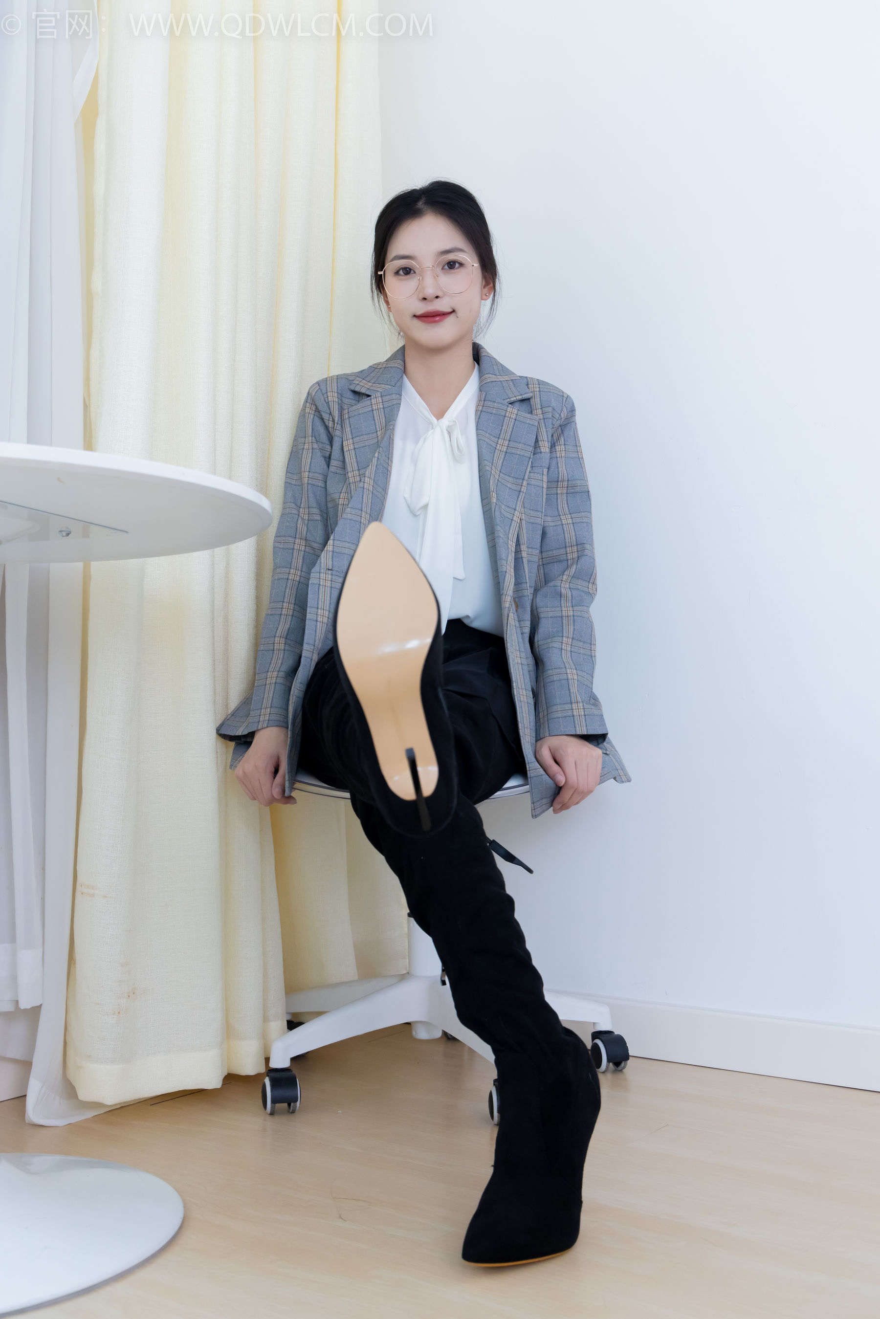 物恋传媒 No.2349 茯苓 - 高跟长靴、高跟凉鞋、厚肉丝、薄黑丝/(175P)