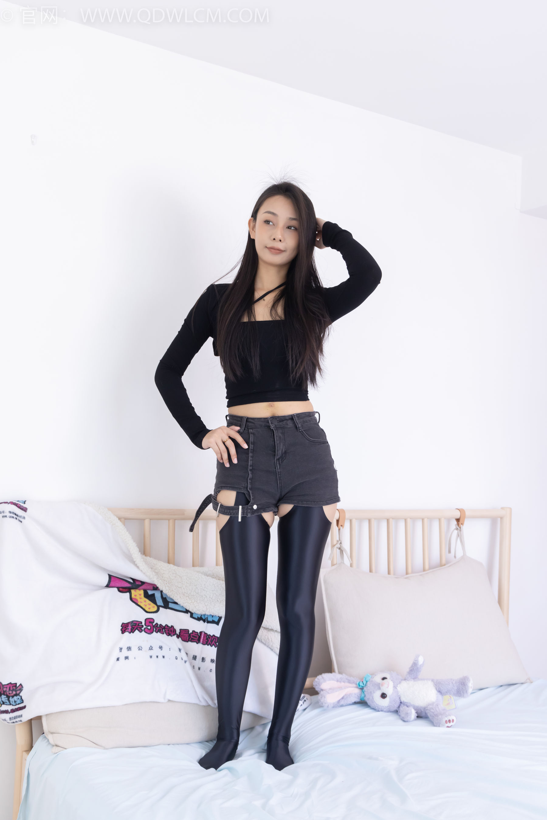 物恋传媒 No.2351 岚岚 - 高跟鞋、油亮厚黑丝吊带袜、昏睡剧情/(157P)