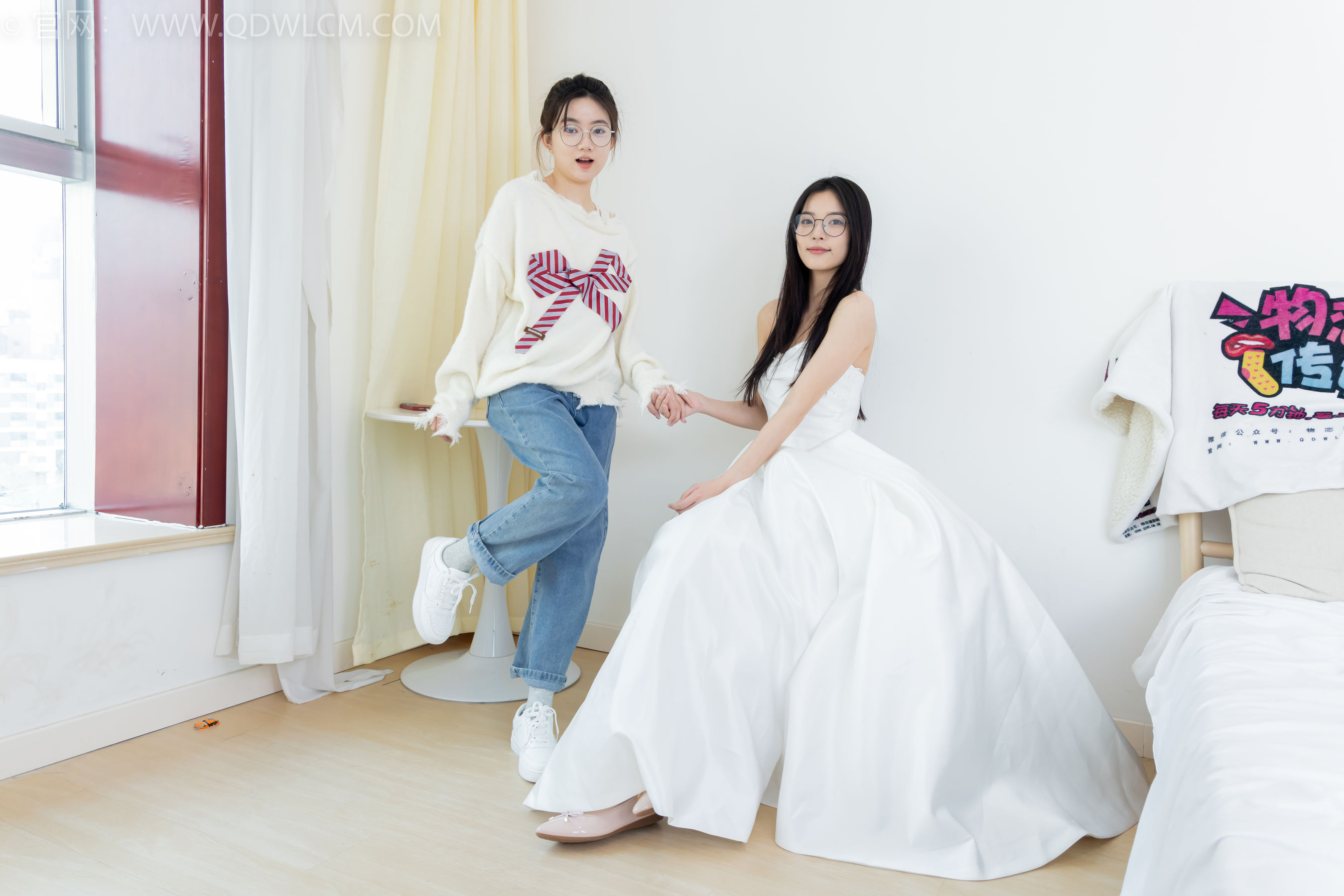 物恋传媒 No.2370 茯苓&欢欢 - 平底鞋、板鞋、厚肉丝、灰色棉袜、薄肉丝/(150P)