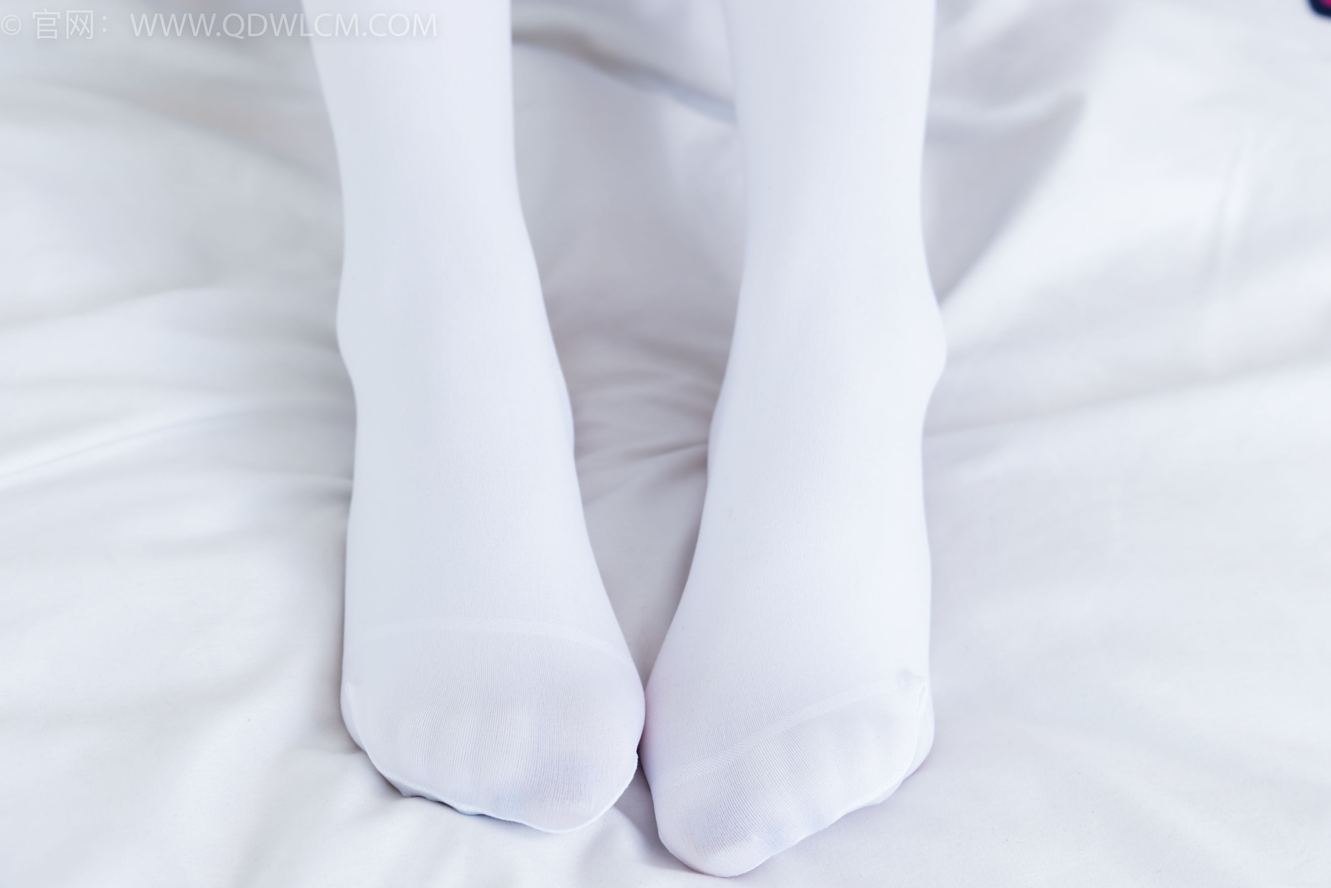 物恋传媒 No.2359 恬恬 - 女仆装、平底鞋、厚白丝、老头乐挠脚剧情/(155P)