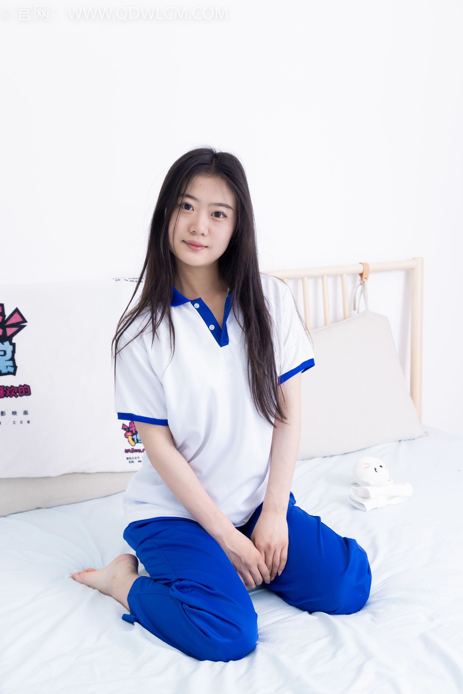 物恋传媒 No.2368 芋头 - 板鞋、白棉袜、裸足/(150P)