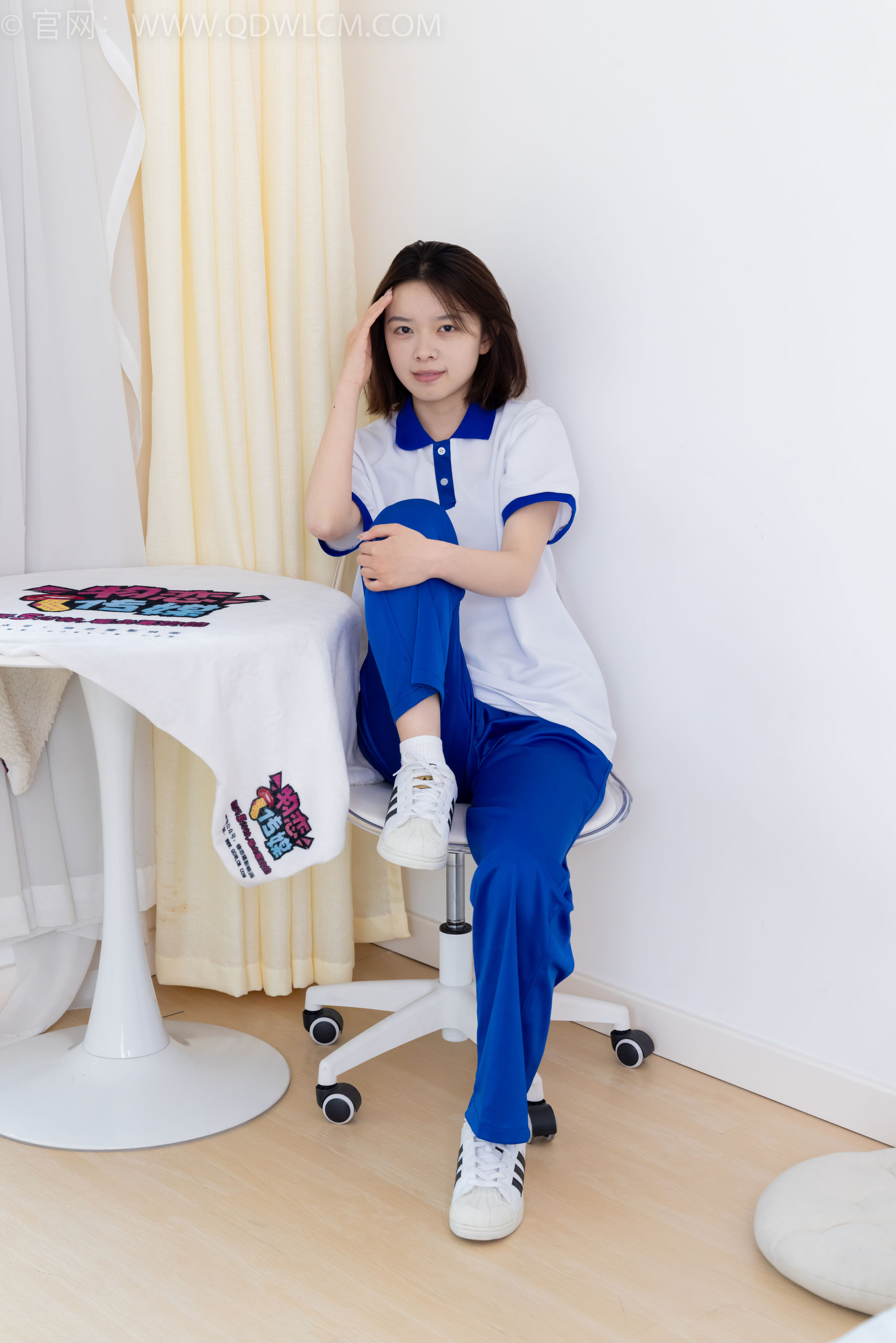 物恋传媒 No.2364 小悦 - 校服、板鞋、白棉袜、裸足/(150P)