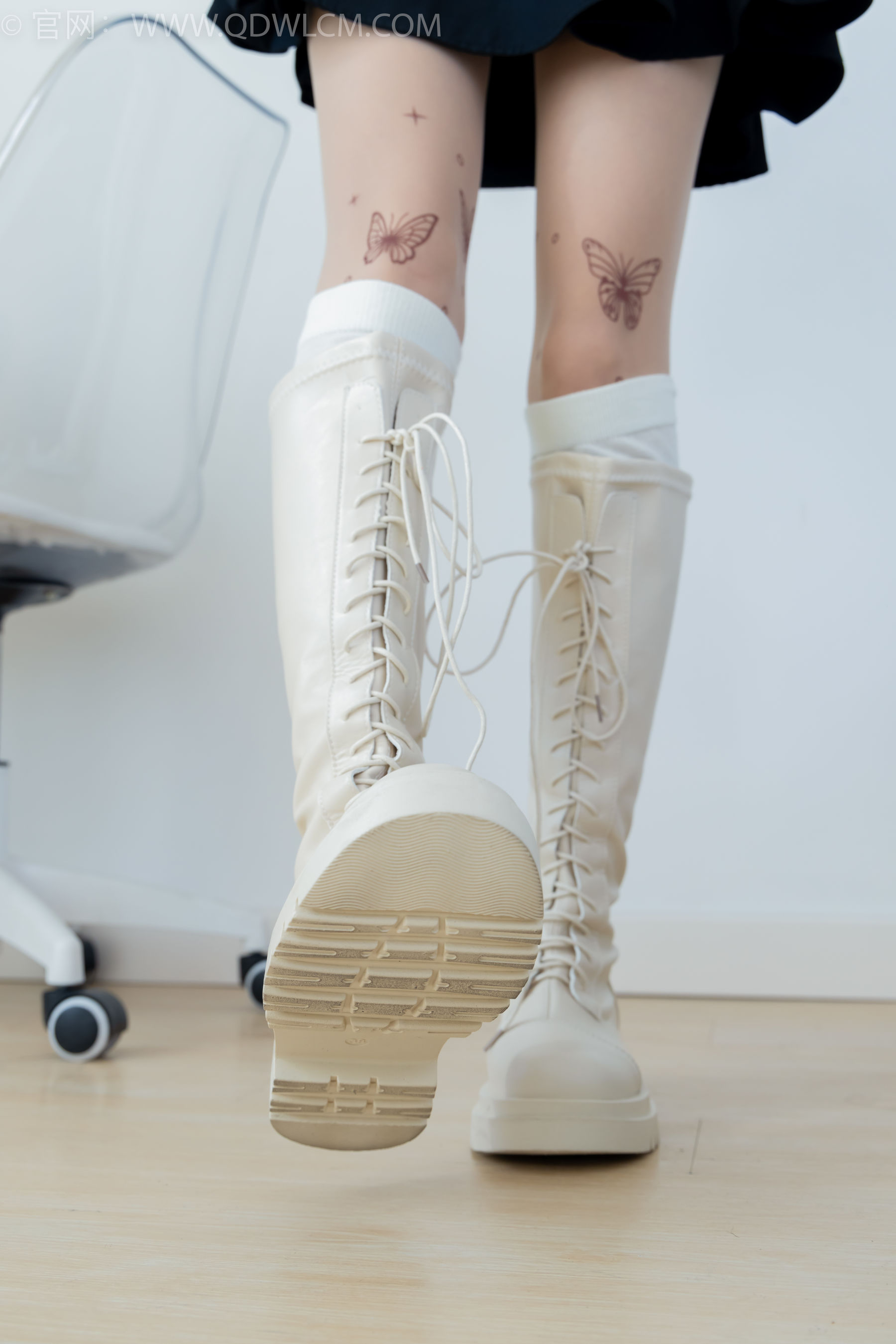 物恋传媒 No.2369 嘉木 - 长靴、长筒小腿白棉袜、蝴蝶薄肉丝/(200P)