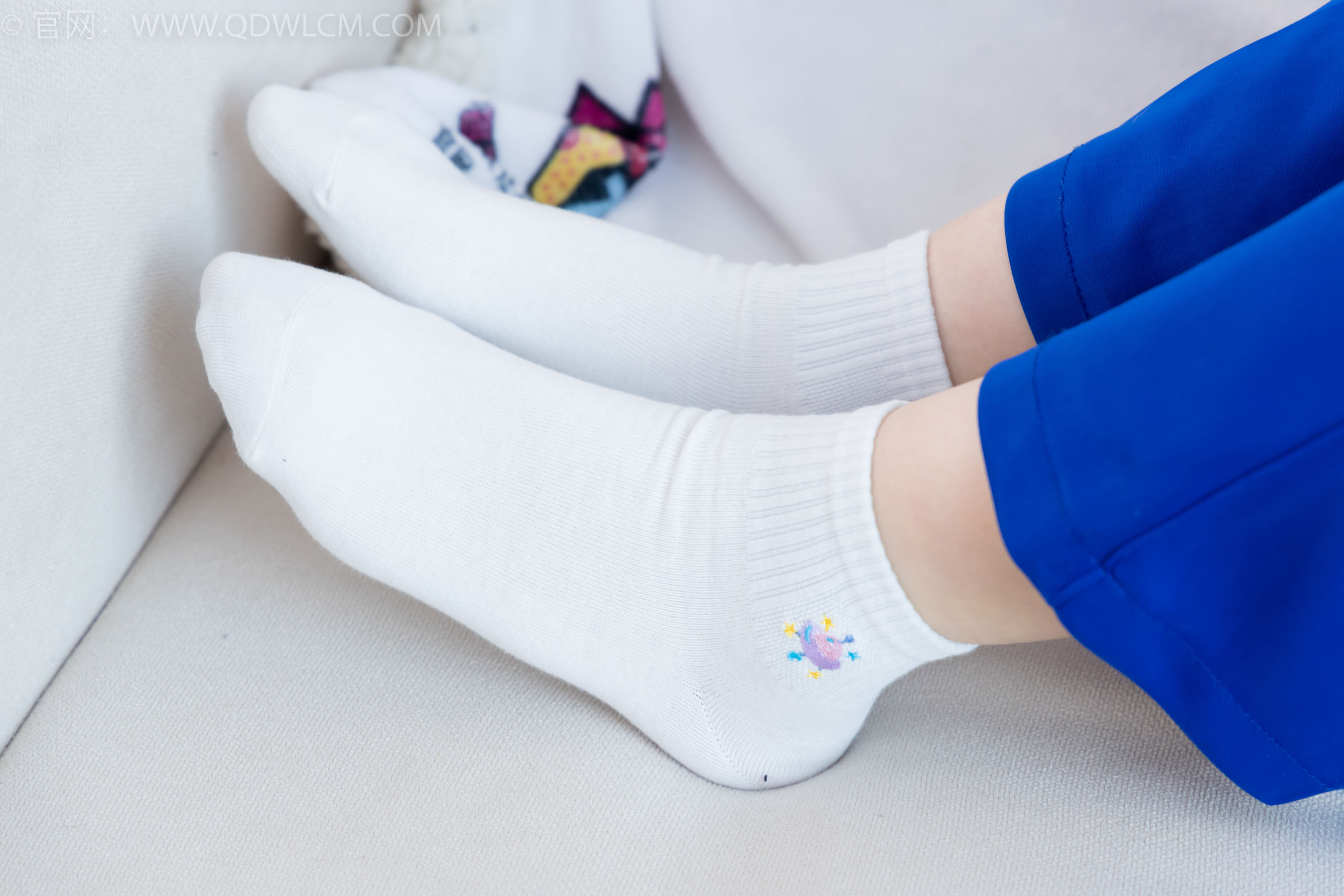 物恋传媒 No.2364 小悦 - 校服、板鞋、白棉袜、裸足/(150P)