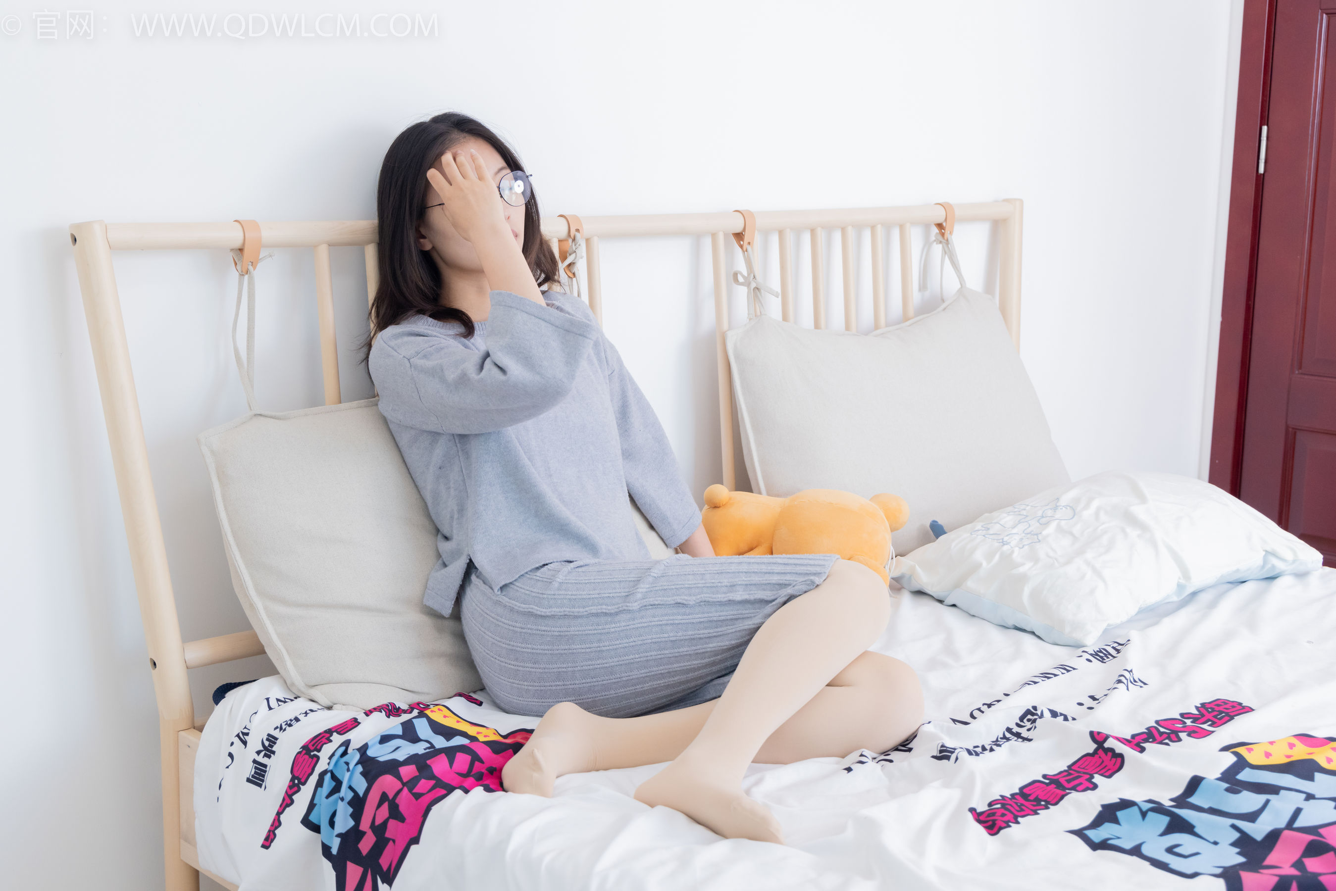 物恋传媒 No.2360 小优 - 平底鞋、厚肉丝/(155P)