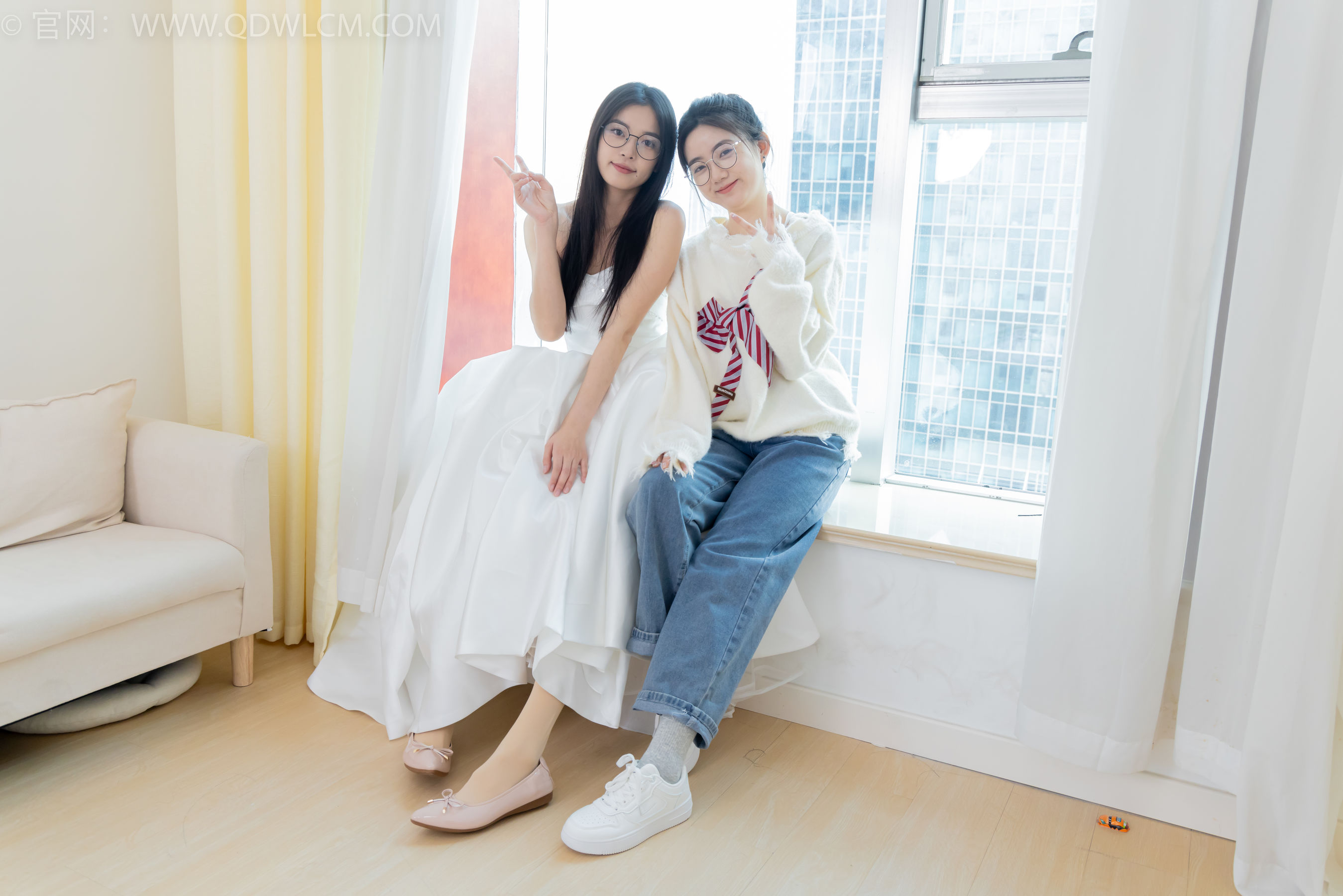 物恋传媒 No.2370 茯苓&欢欢 - 平底鞋、板鞋、厚肉丝、灰色棉袜、薄肉丝/(150P)