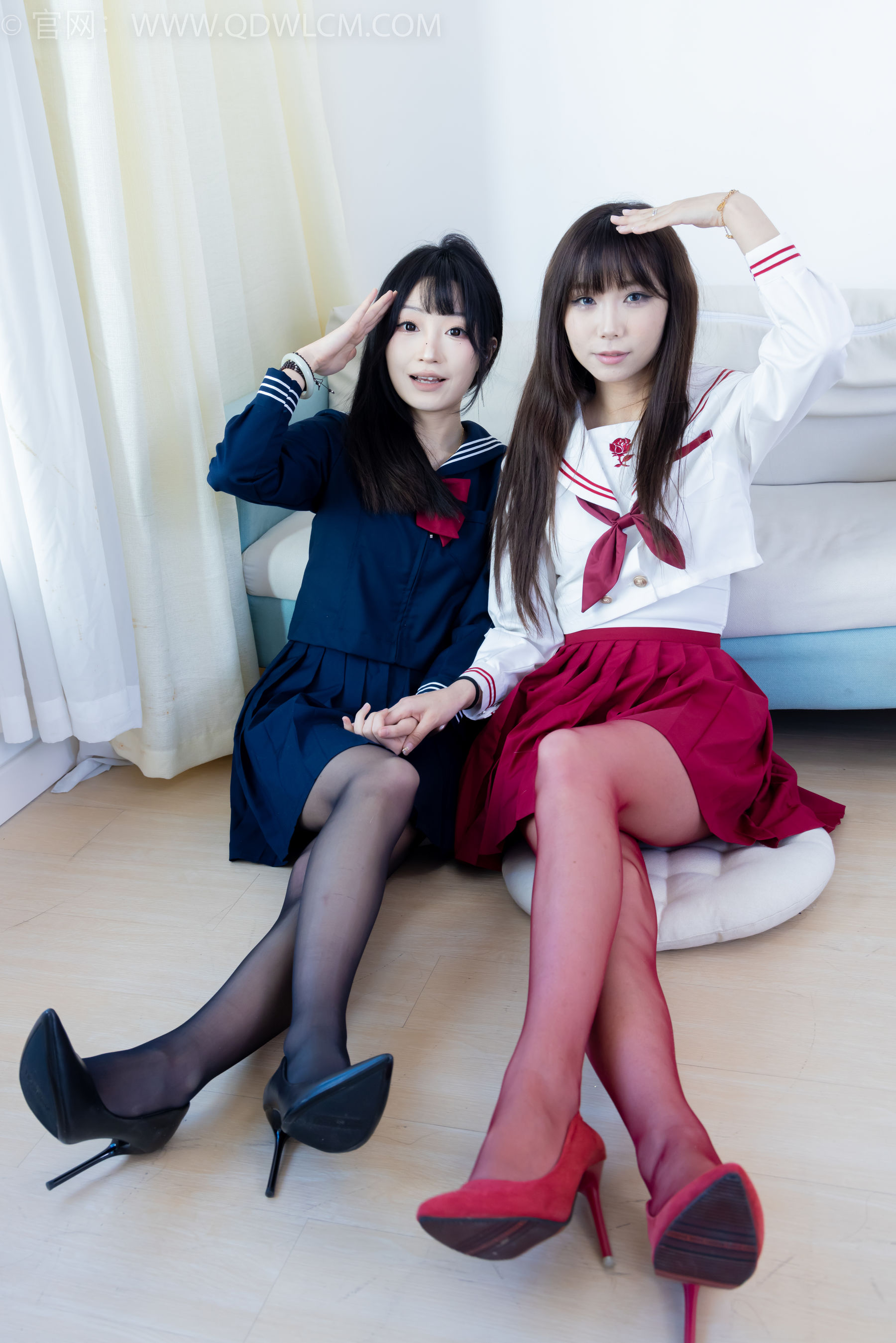 物恋传媒 No.2352 泡泡&嘟嘟 - 高跟鞋、油亮薄红丝、油亮薄黑丝、jk制服/(175P)