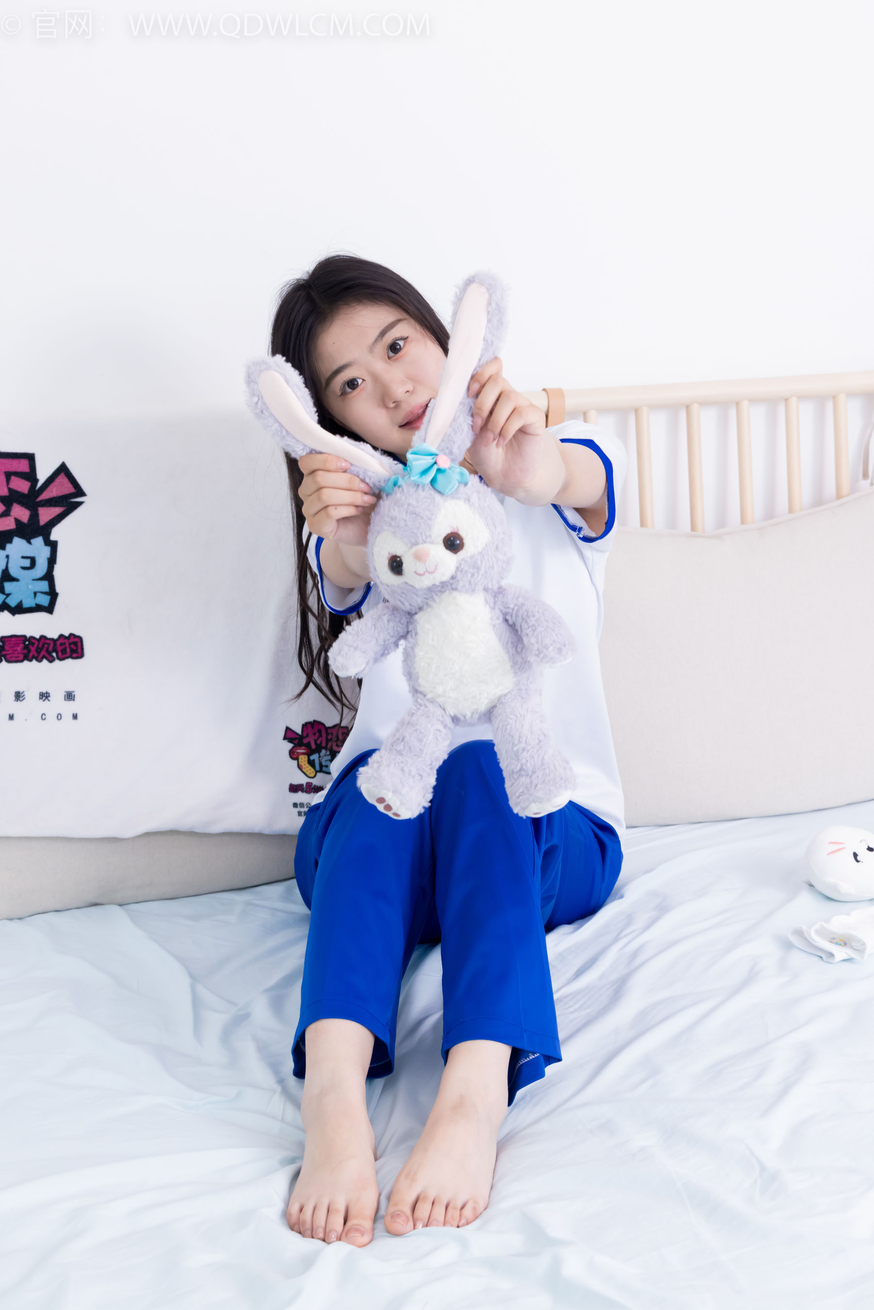 物恋传媒 No.2368 芋头 - 板鞋、白棉袜、裸足/(150P)