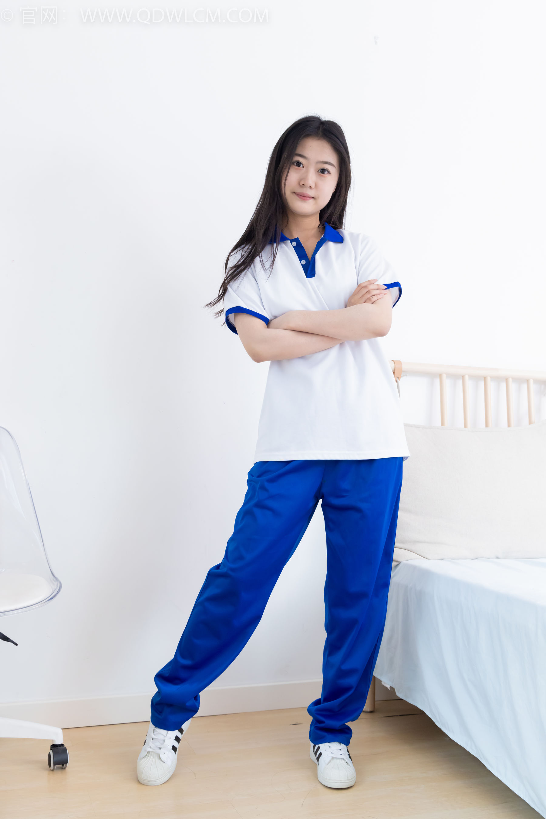 物恋传媒 No.2368 芋头 - 板鞋、白棉袜、裸足/(150P)