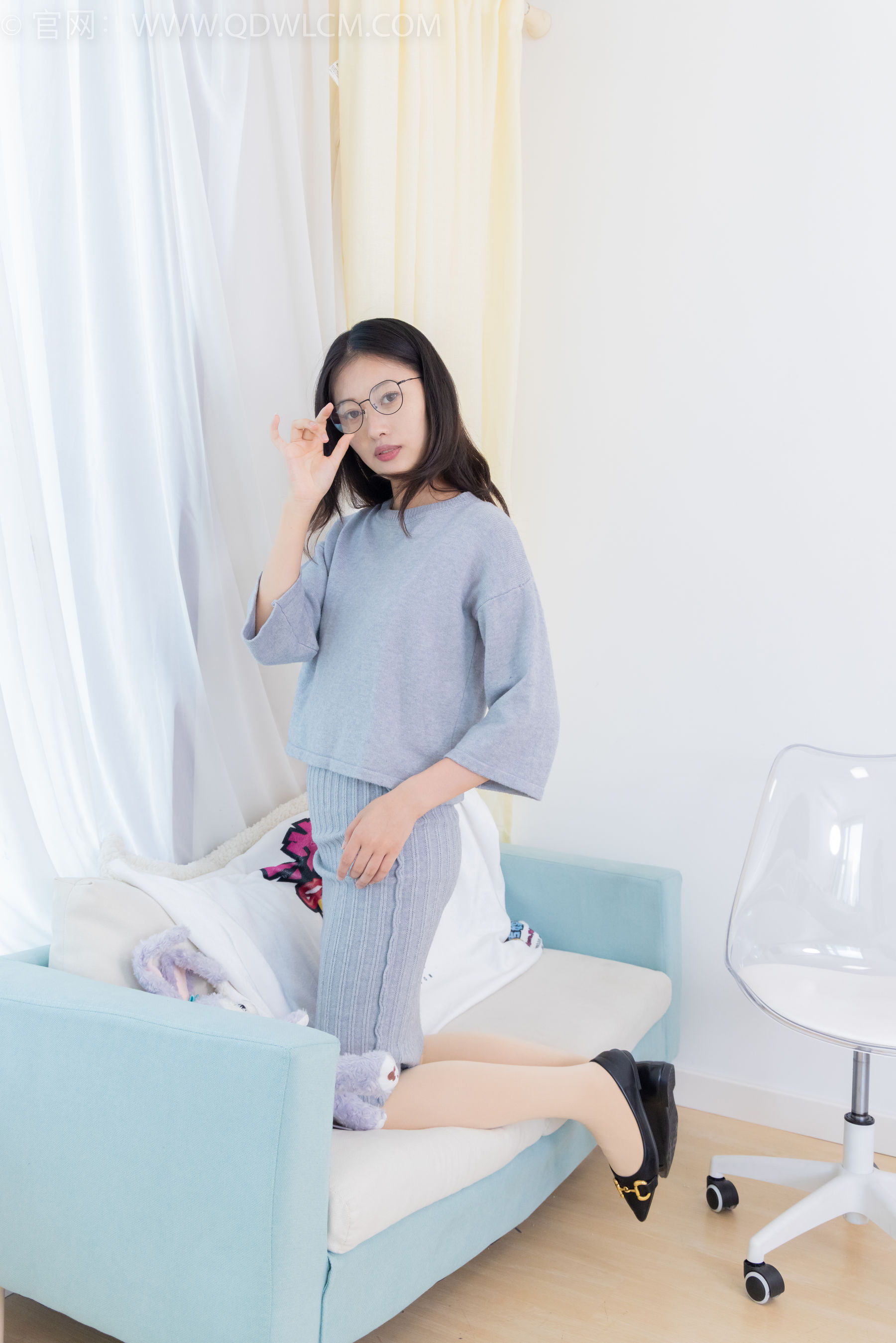 物恋传媒 No.2360 小优 - 平底鞋、厚肉丝/(155P)