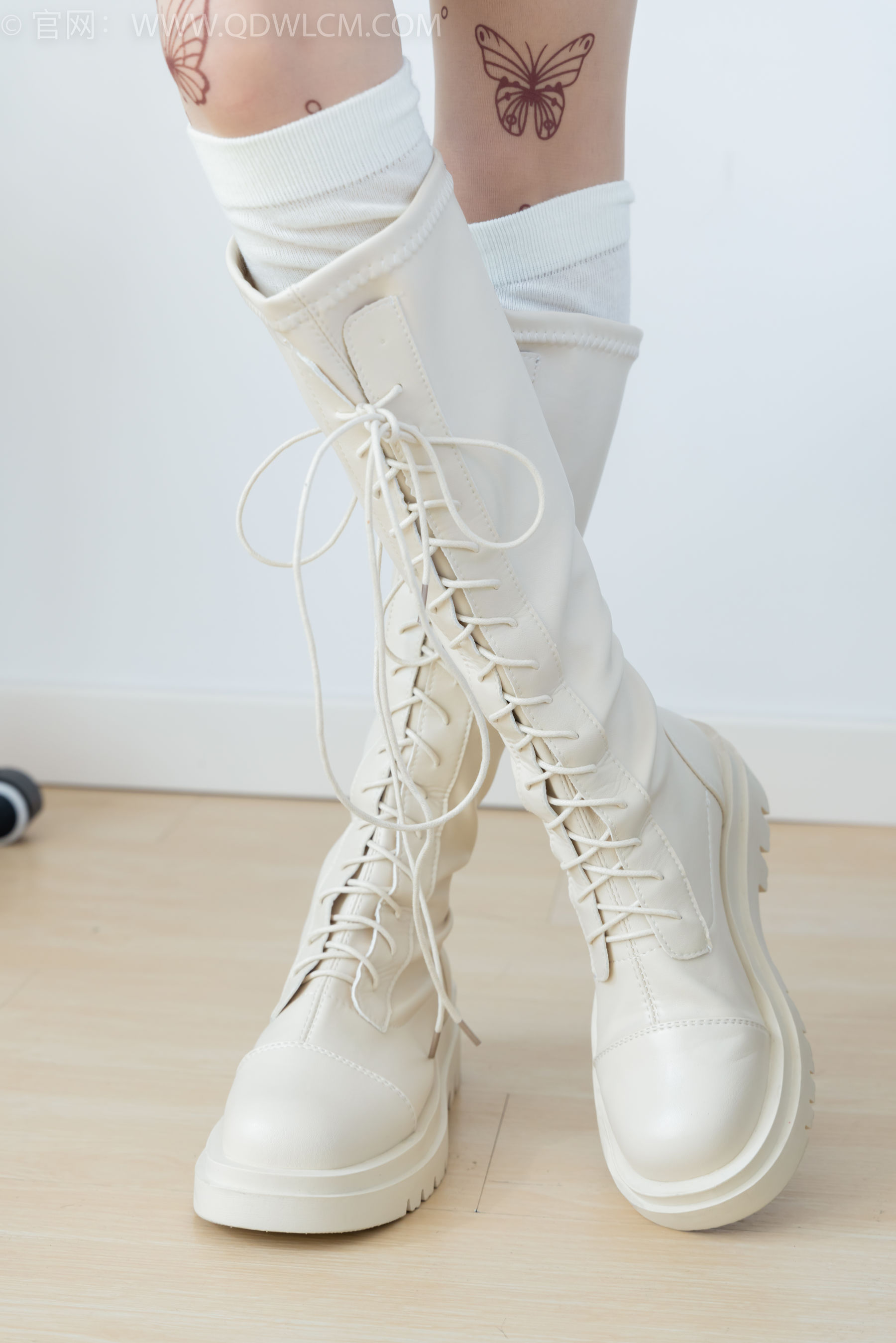 物恋传媒 No.2369 嘉木 - 长靴、长筒小腿白棉袜、蝴蝶薄肉丝/(200P)