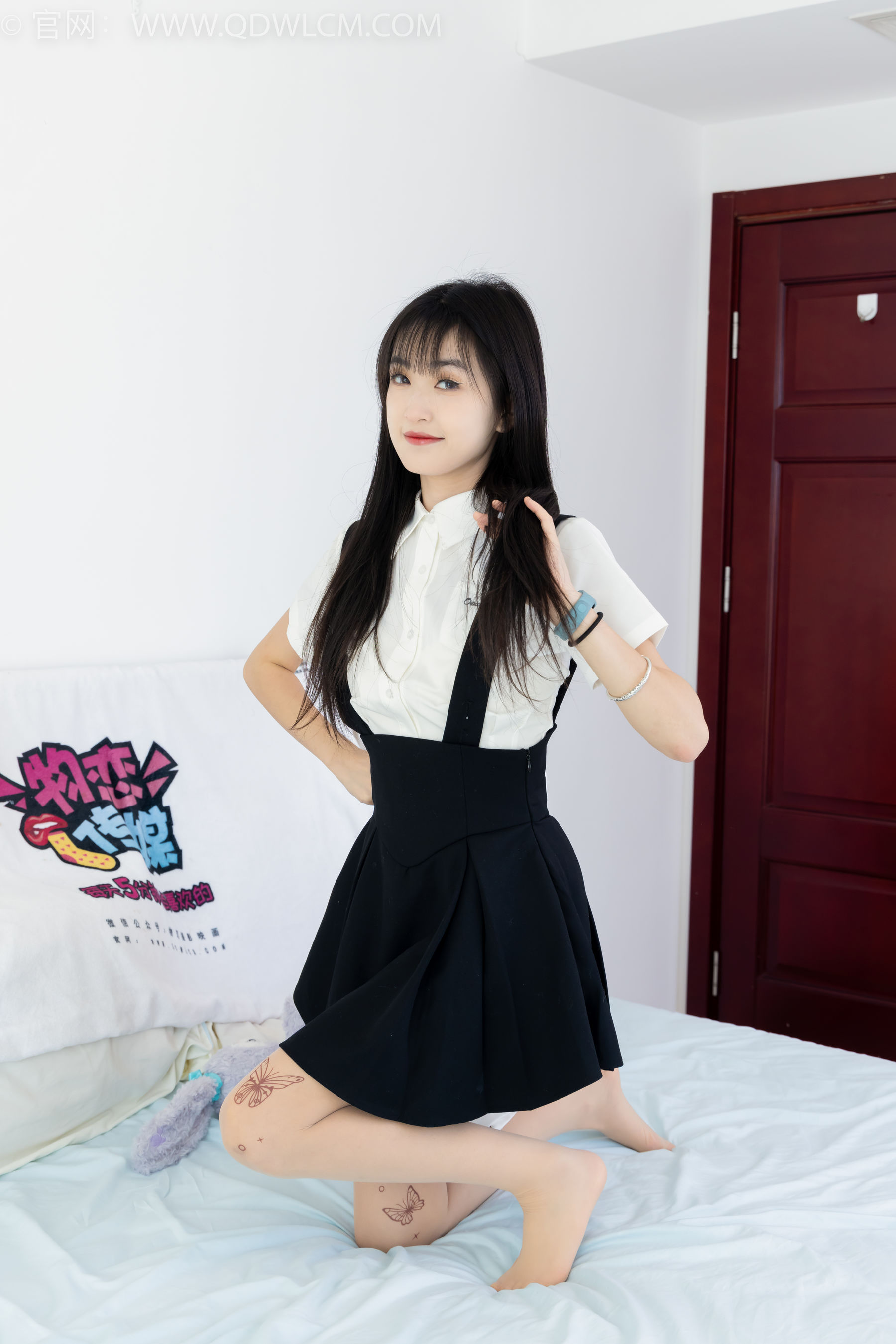 物恋传媒 No.2369 嘉木 - 长靴、长筒小腿白棉袜、蝴蝶薄肉丝/(200P)