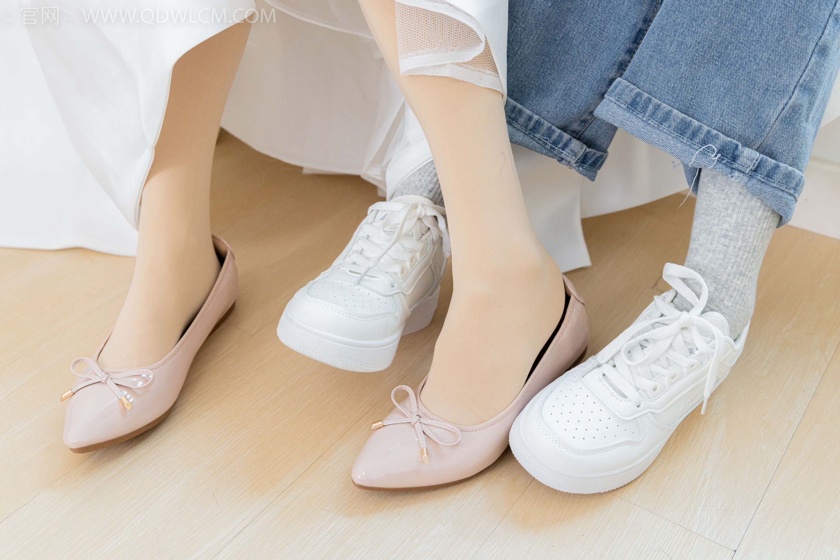 物恋传媒 No.2370 茯苓&欢欢 - 平底鞋、板鞋、厚肉丝、灰色棉袜、薄肉丝/(150P)