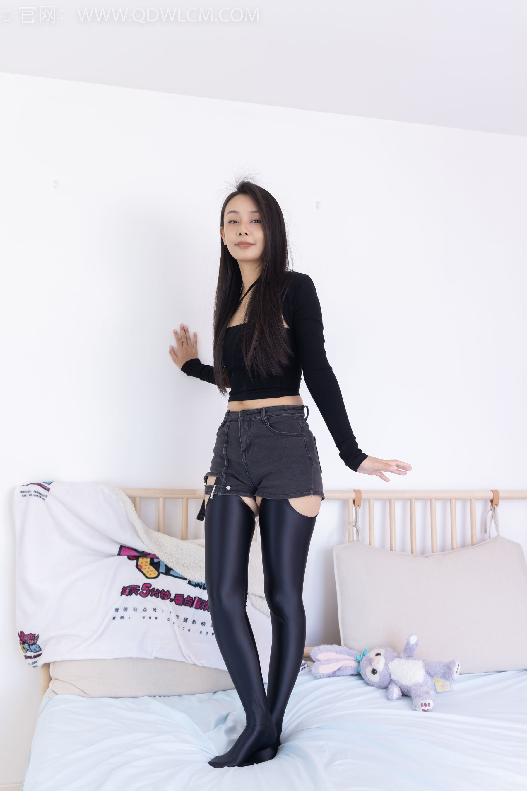 物恋传媒 No.2351 岚岚 - 高跟鞋、油亮厚黑丝吊带袜、昏睡剧情/(157P)