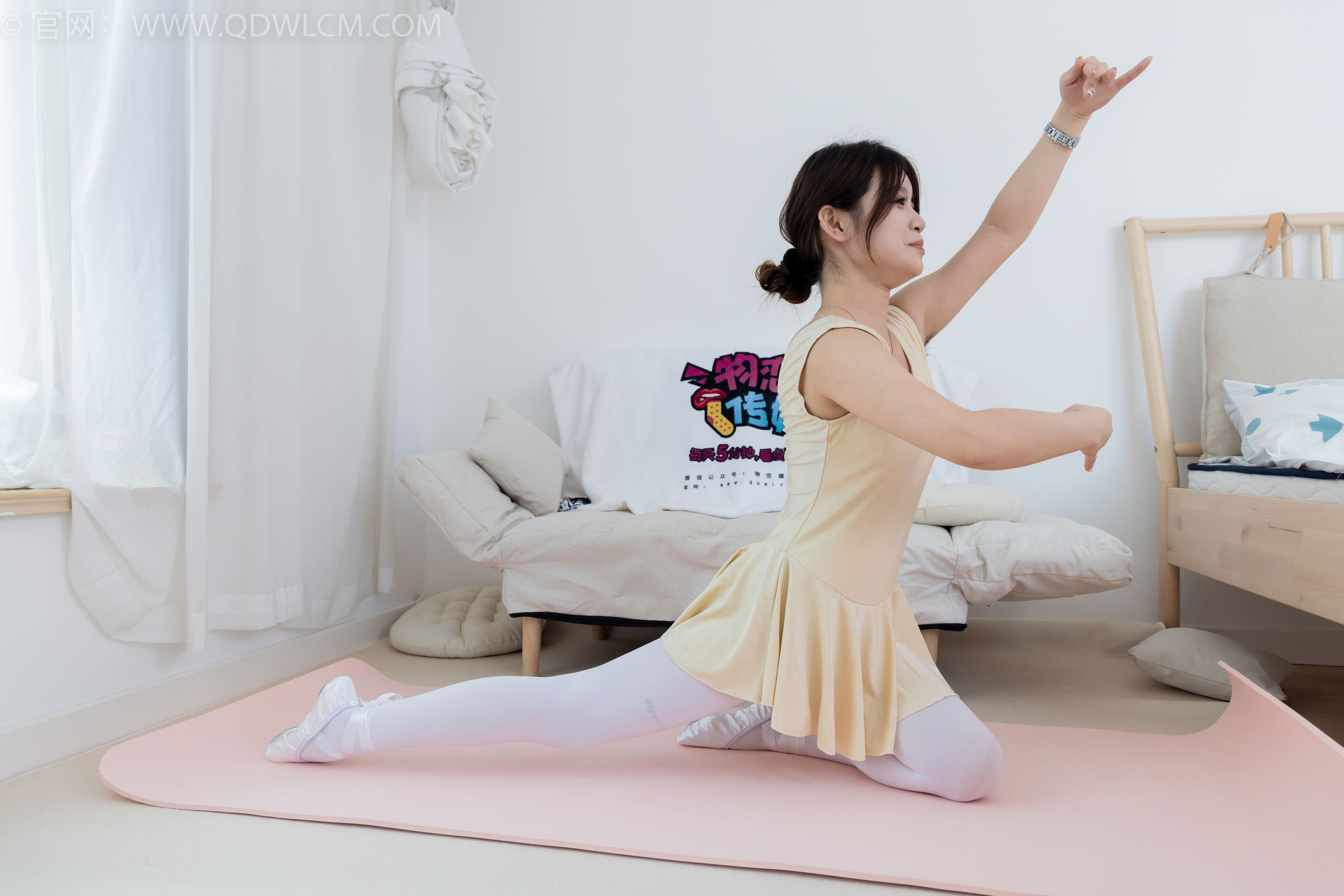 物恋传媒 No.2358 闪闪 - 舞蹈服、舞蹈鞋、白棉袜、厚白丝、厚灰丝、薄肉丝/(150P)